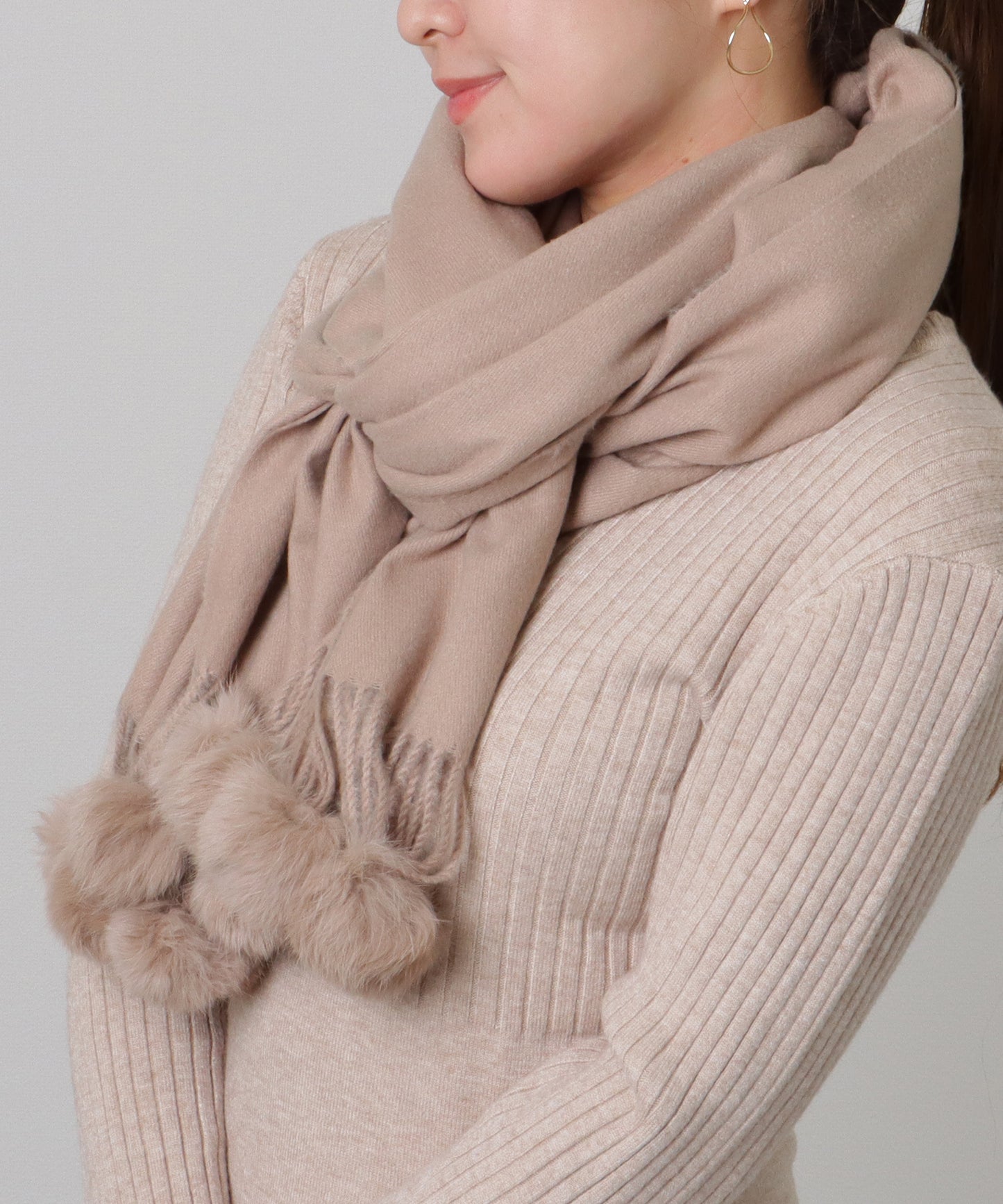 ソリッドカラー ファー ポンポン付き フリンジ マフラー