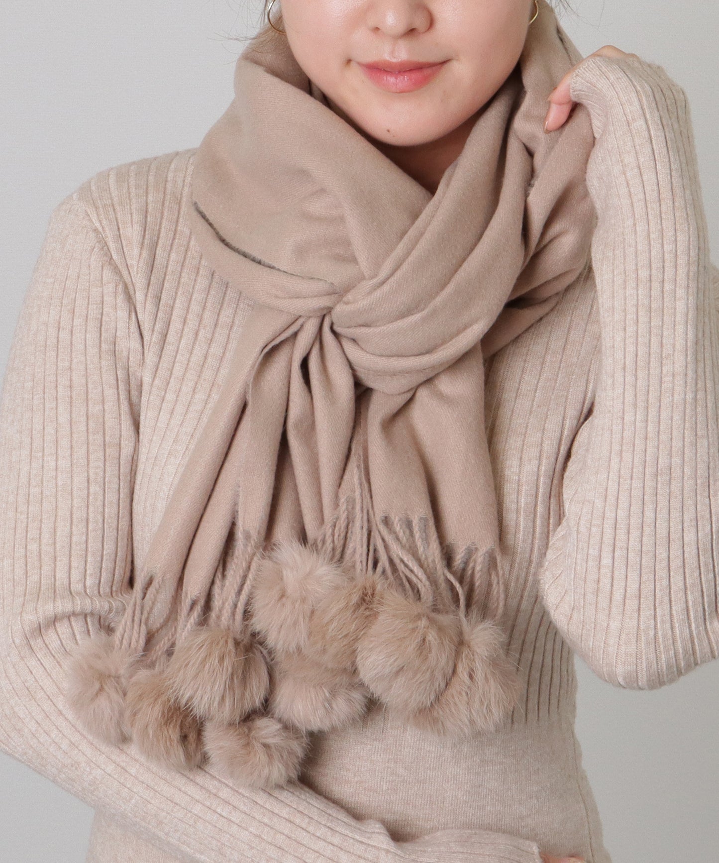 ソリッドカラー ファー ポンポン付き フリンジ マフラー