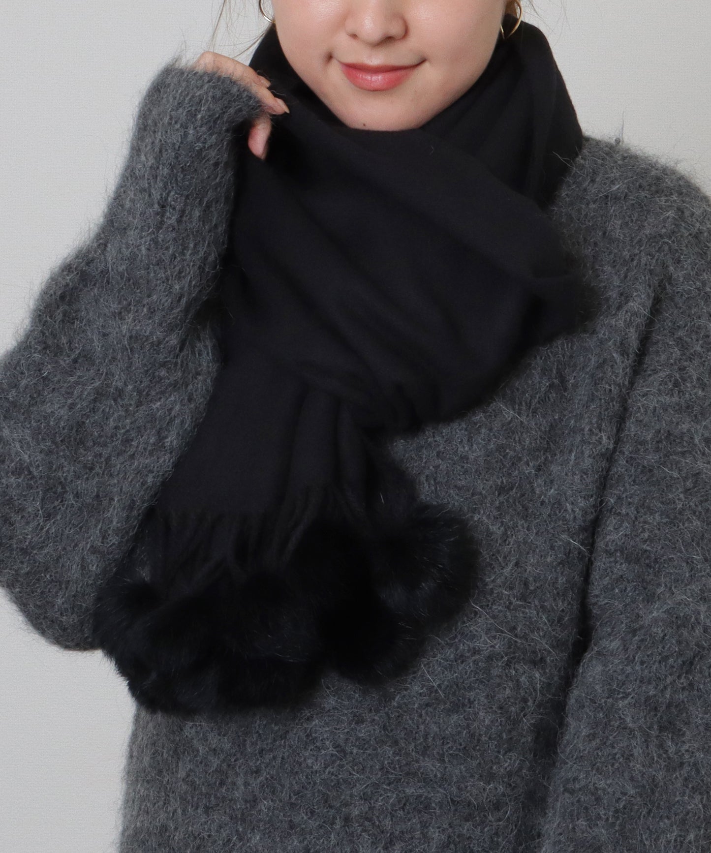 ソリッドカラー ファー ポンポン付き フリンジ マフラー