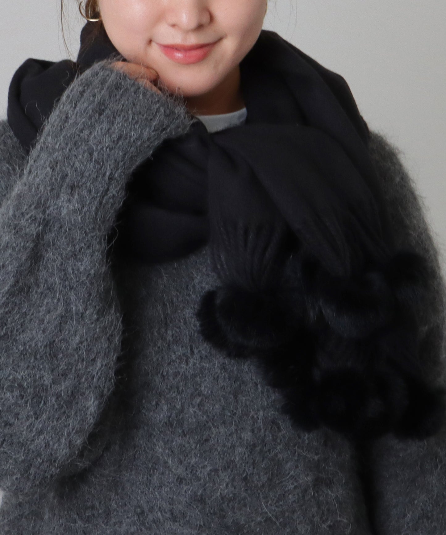 ソリッドカラー ファー ポンポン付き フリンジ マフラー