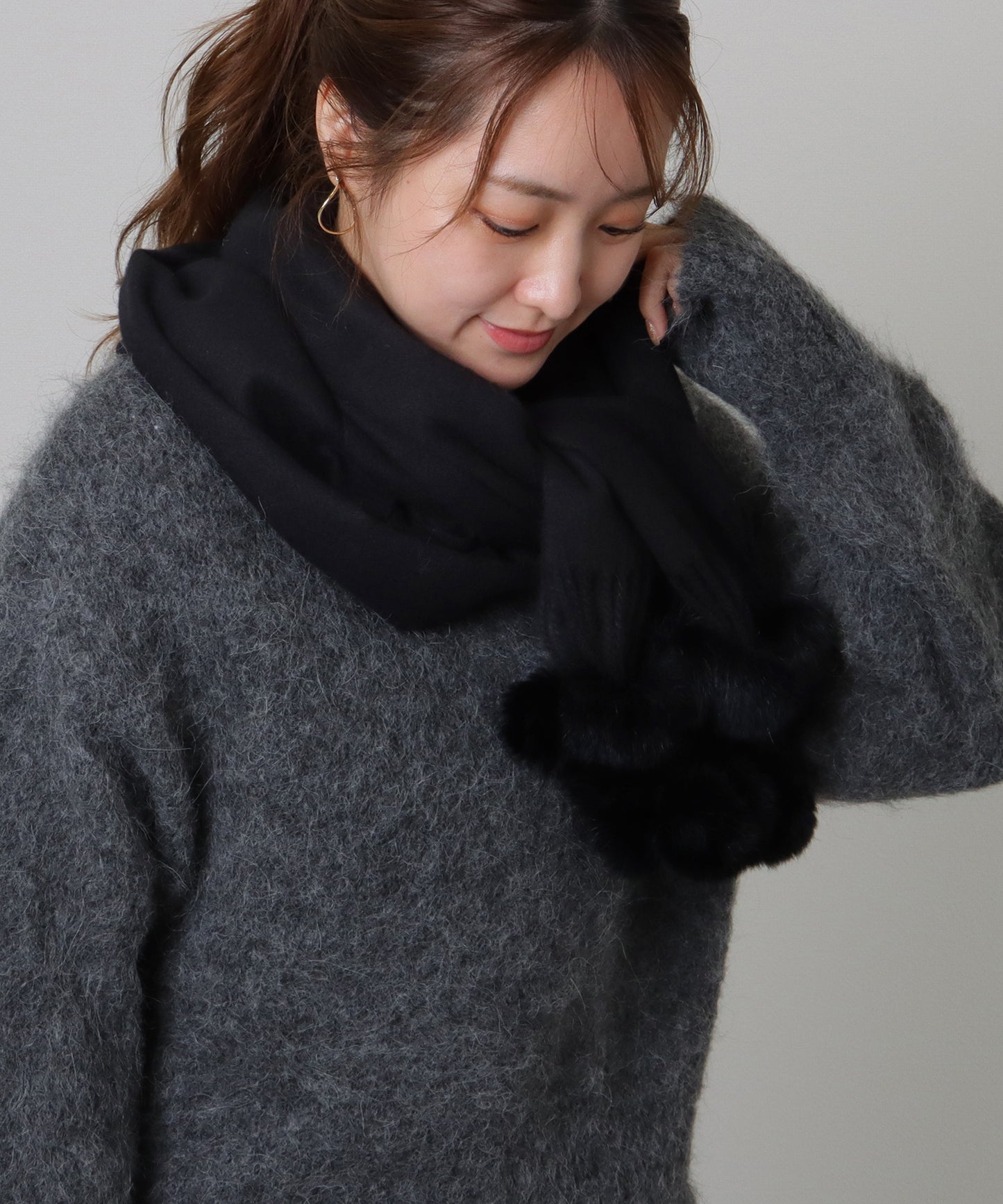 ソリッドカラー ファー ポンポン付き フリンジ マフラー