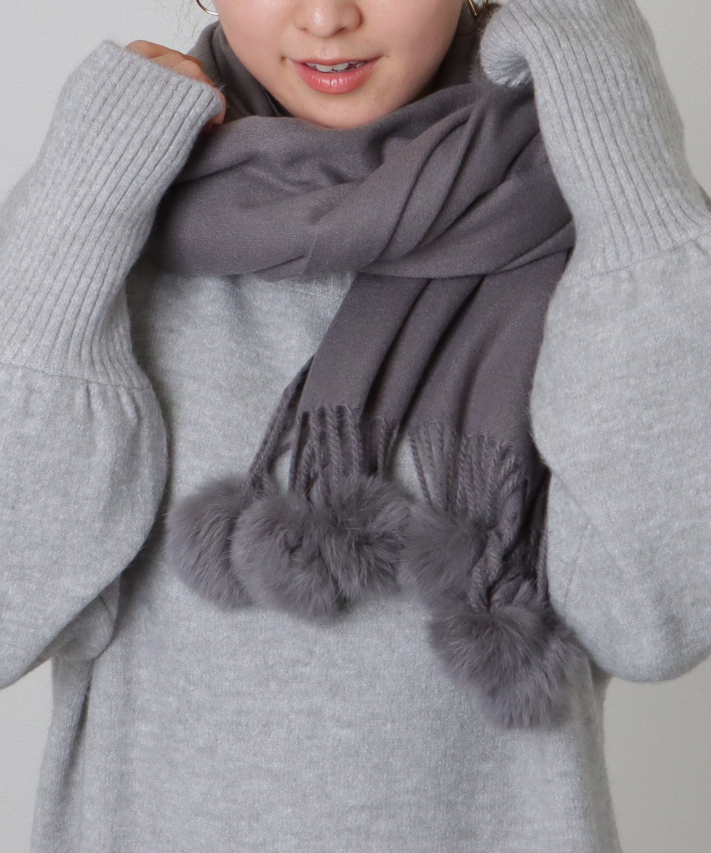 ソリッドカラー ファー ポンポン付き フリンジ マフラー
