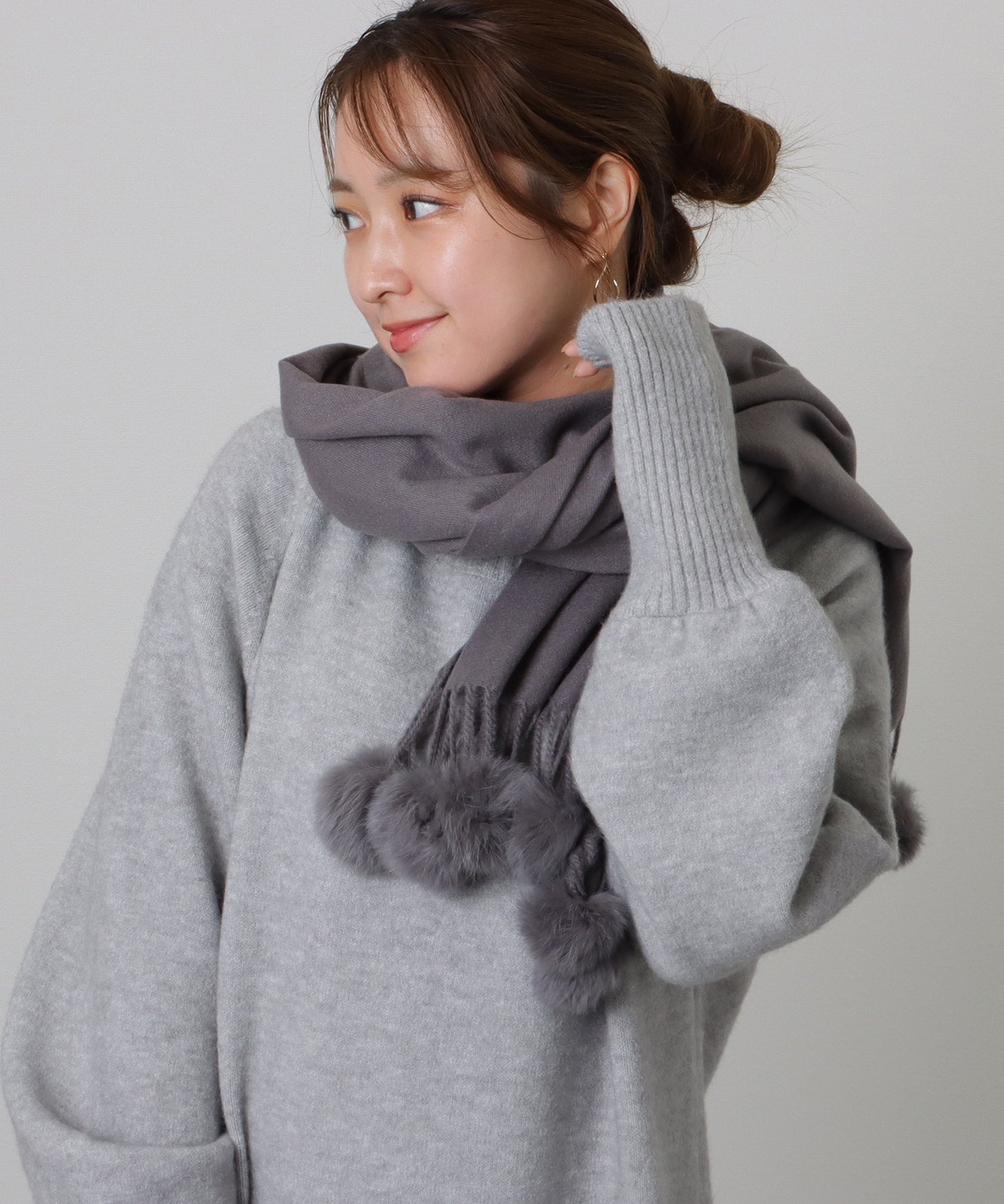 ソリッドカラー ファー ポンポン付き フリンジ マフラー