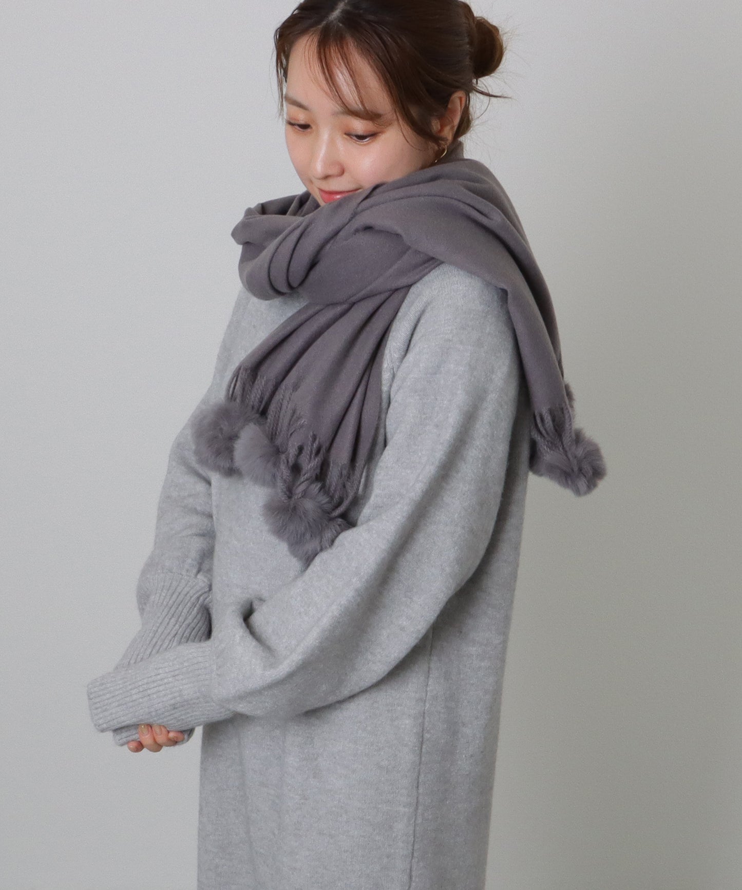 ソリッドカラー ファー ポンポン付き フリンジ マフラー