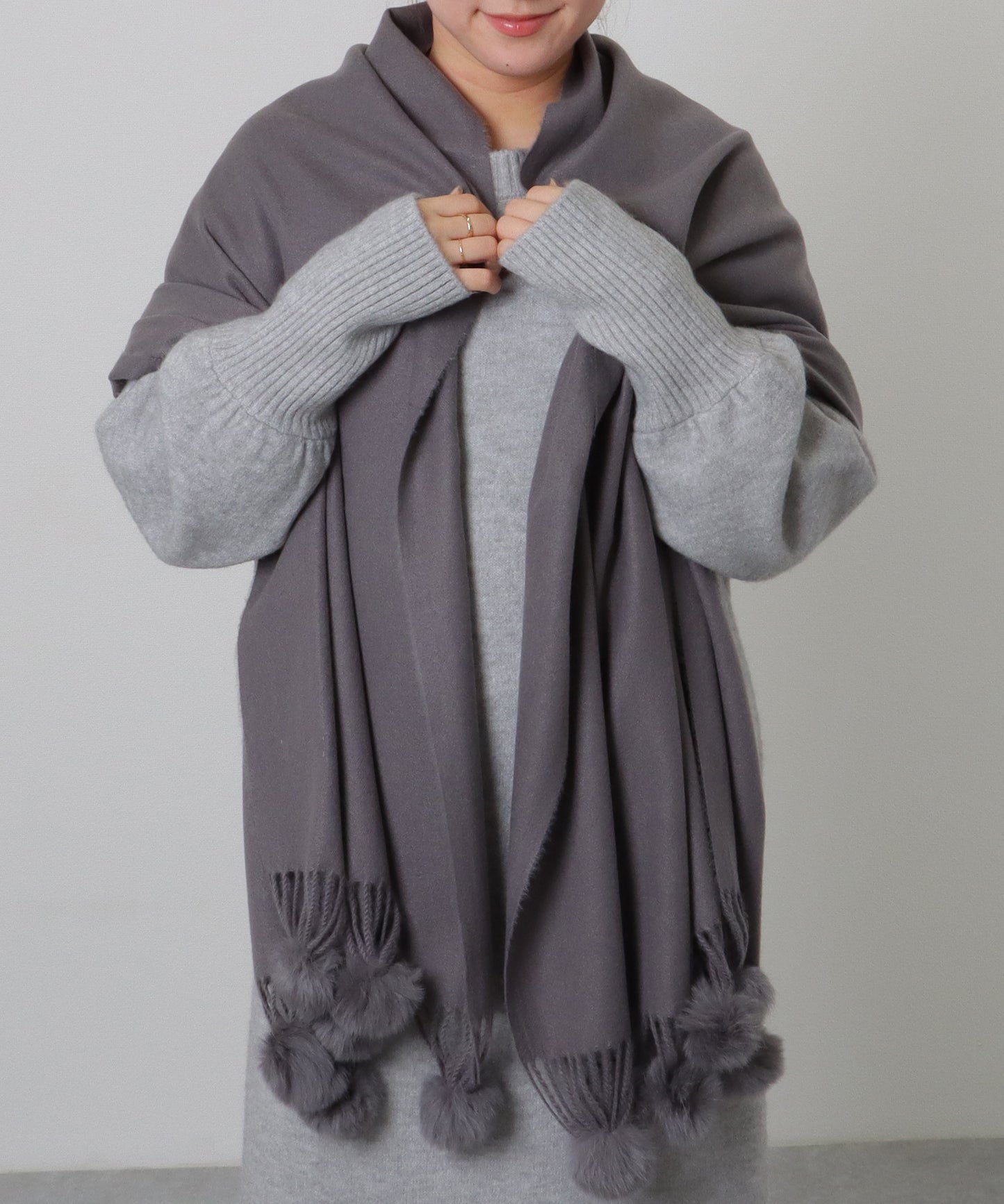 ソリッドカラー ファー ポンポン付き フリンジ マフラー