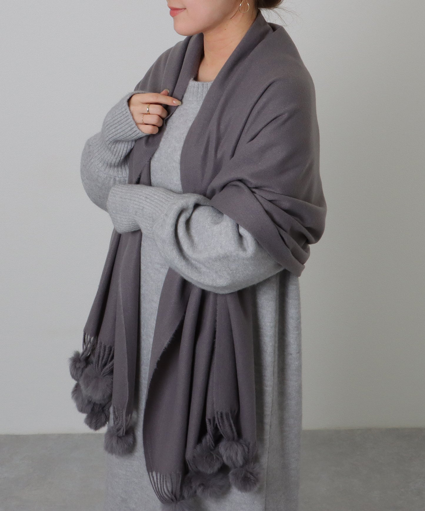 ソリッドカラー ファー ポンポン付き フリンジ マフラー