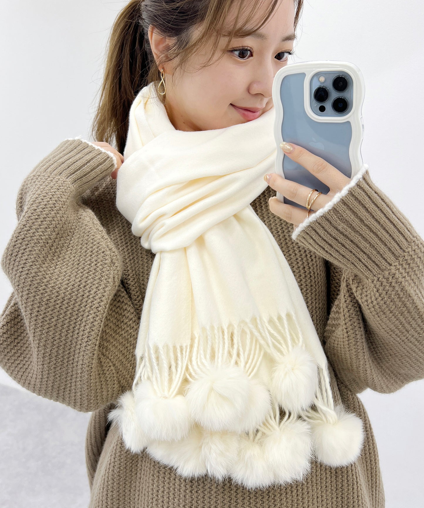 ソリッドカラー ファー ポンポン付き フリンジ マフラー