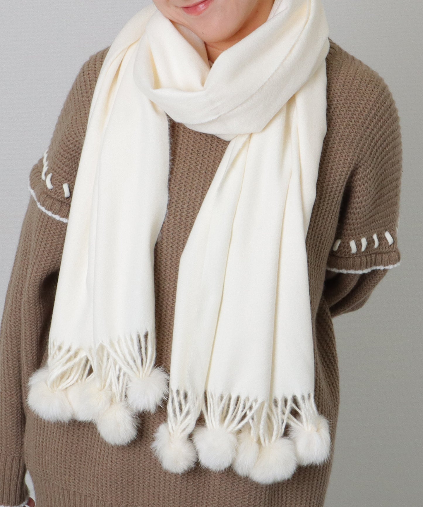ソリッドカラー ファー ポンポン付き フリンジ マフラー