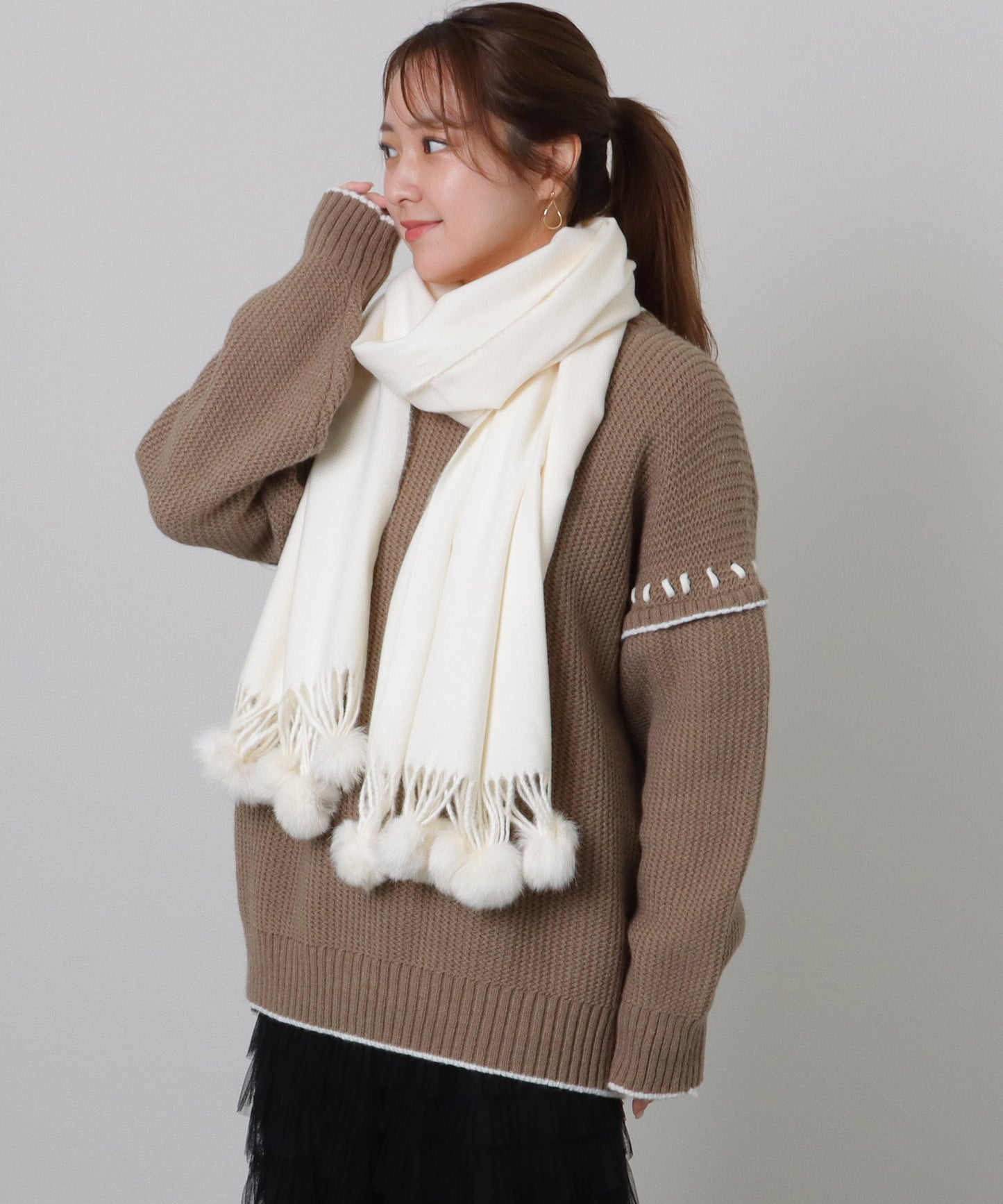 ソリッドカラー ファー ポンポン付き フリンジ マフラー