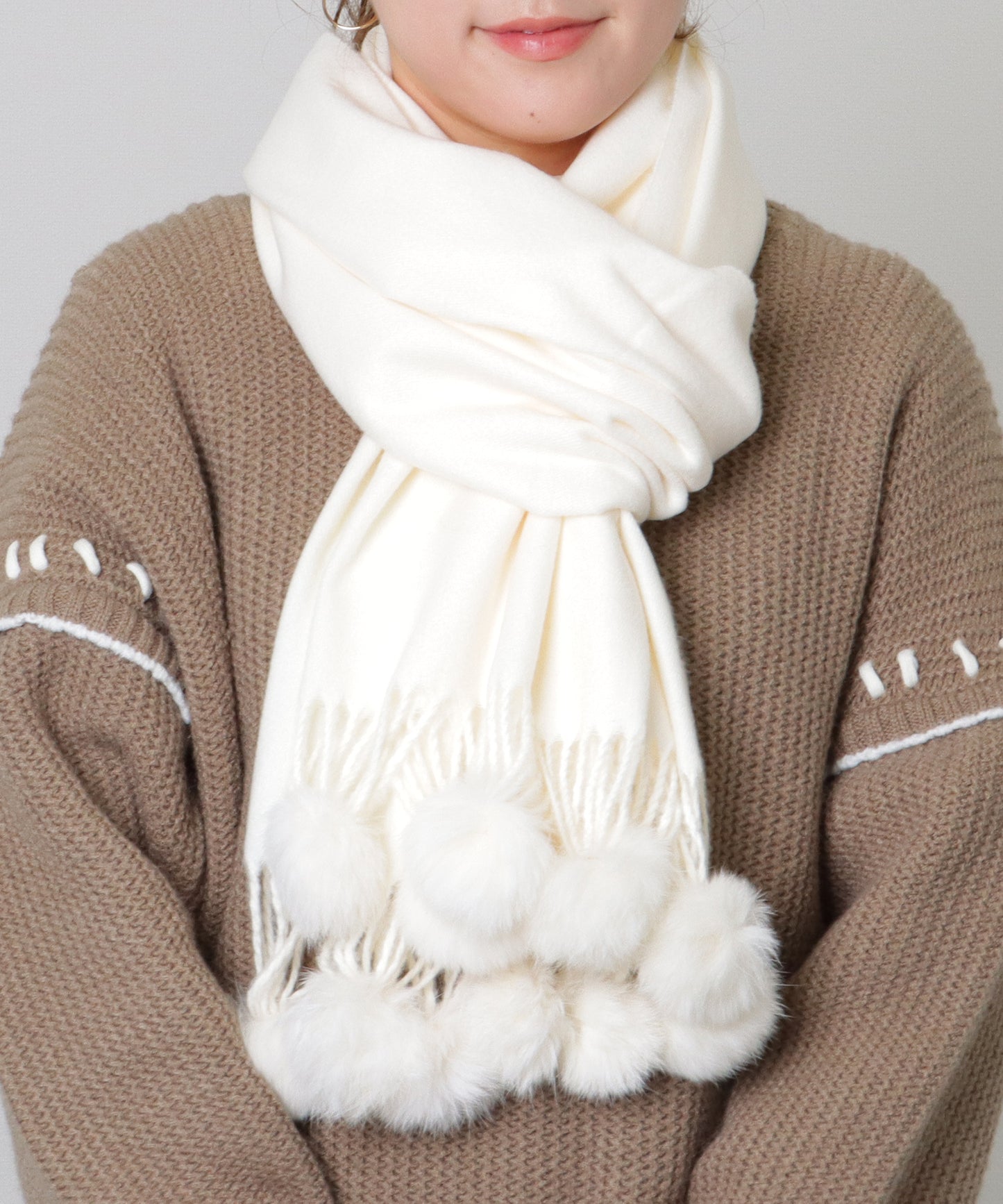 ソリッドカラー ファー ポンポン付き フリンジ マフラー