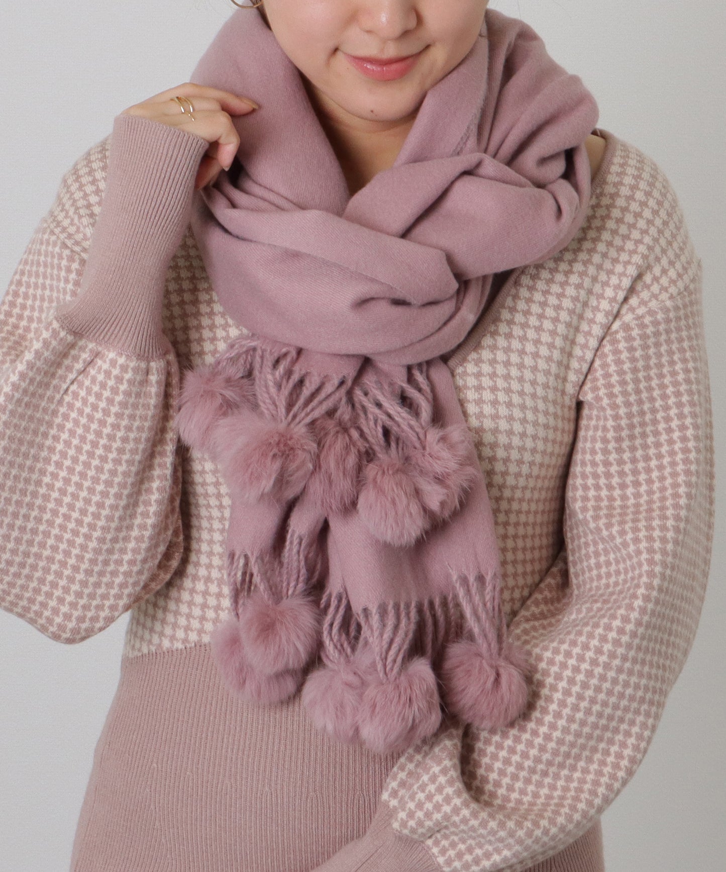 ソリッドカラー ファー ポンポン付き フリンジ マフラー