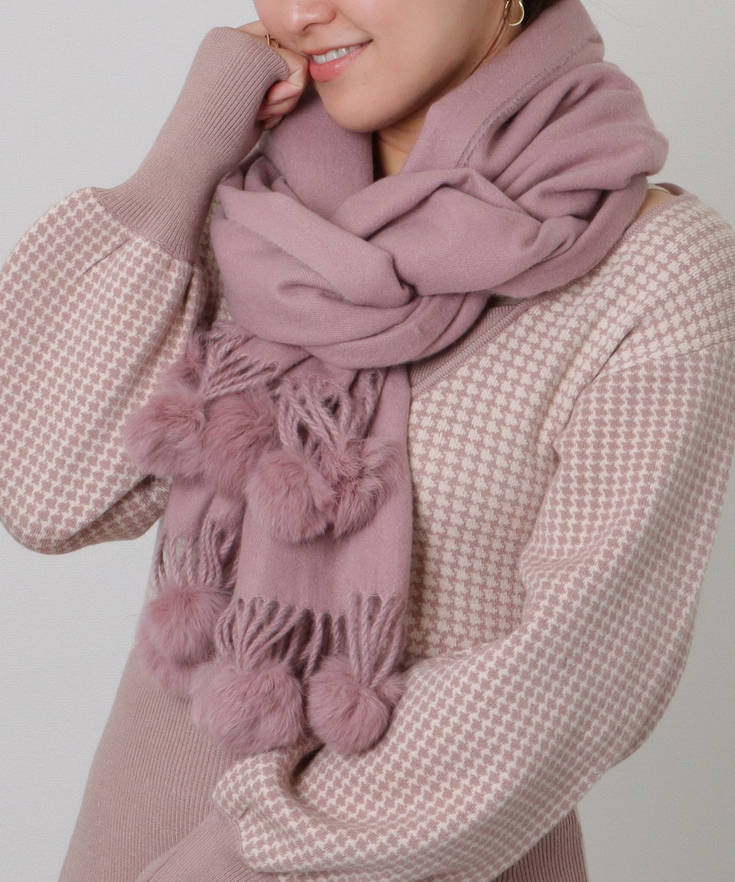 ソリッドカラー ファー ポンポン付き フリンジ マフラー