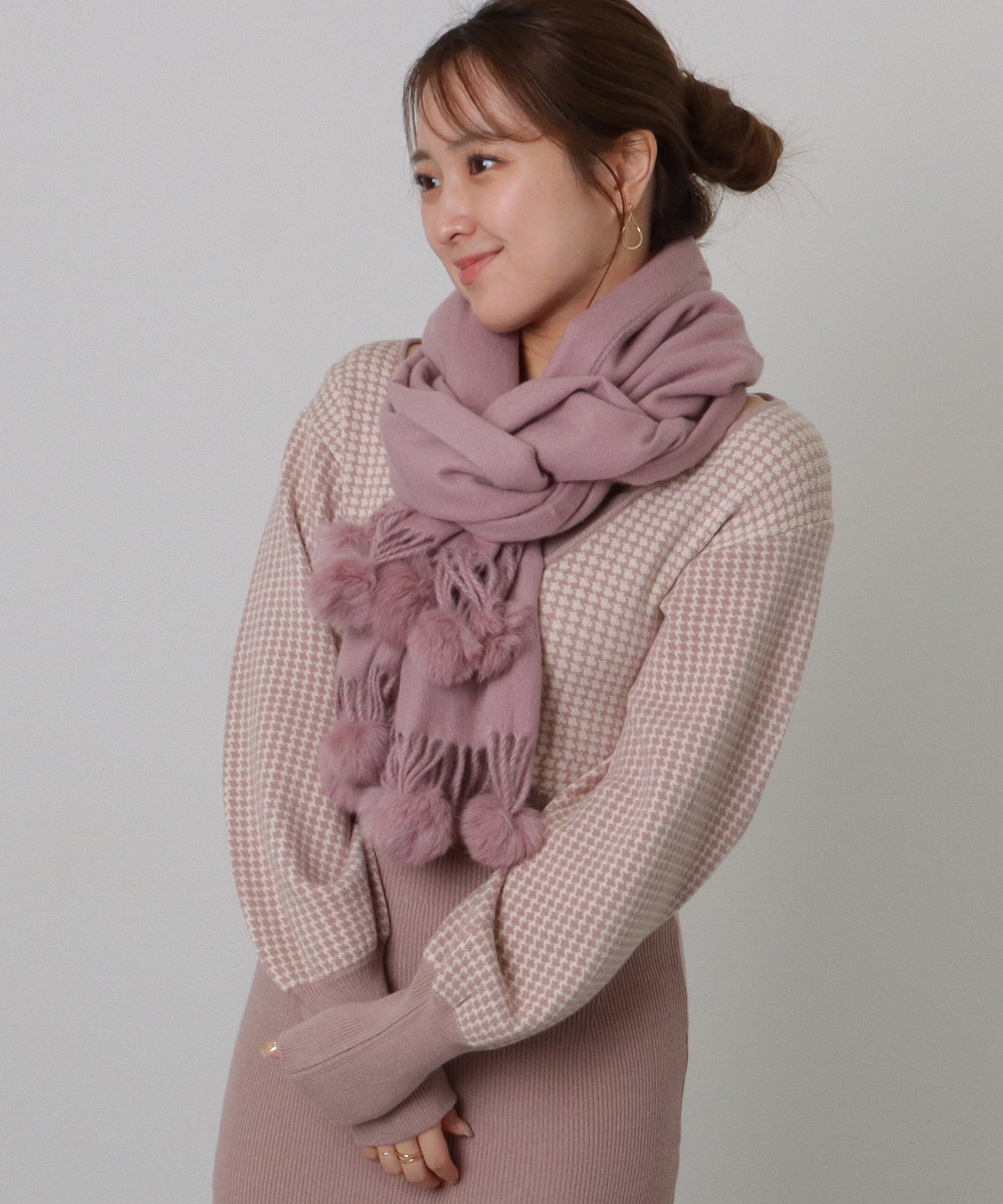 ソリッドカラー ファー ポンポン付き フリンジ マフラー