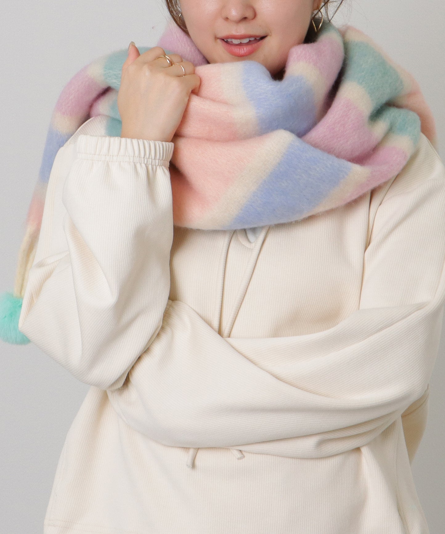 ファー ポンポン付き グラデーション フリンジ マフラー