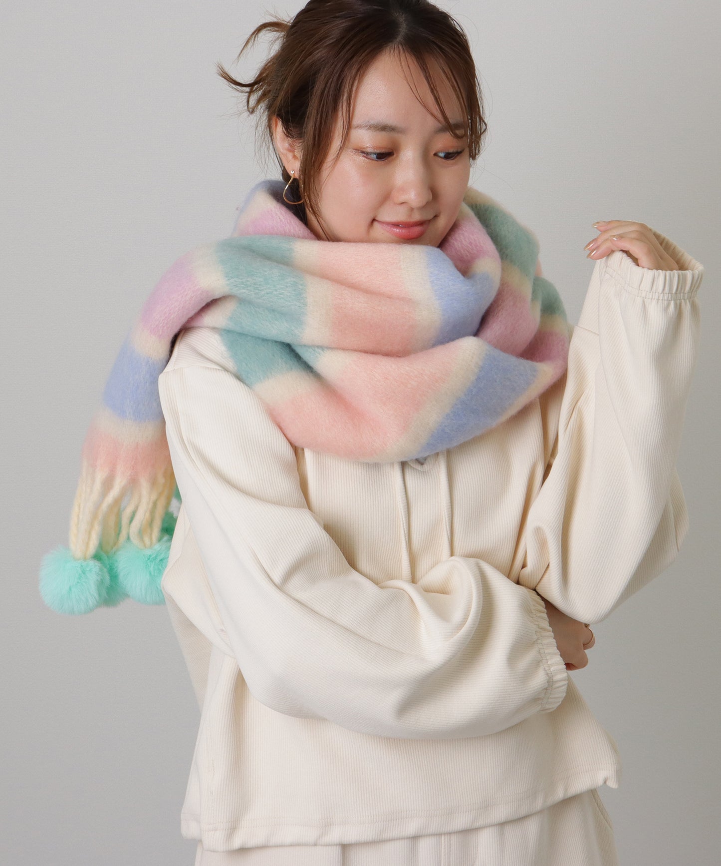 ファー ポンポン付き グラデーション フリンジ マフラー