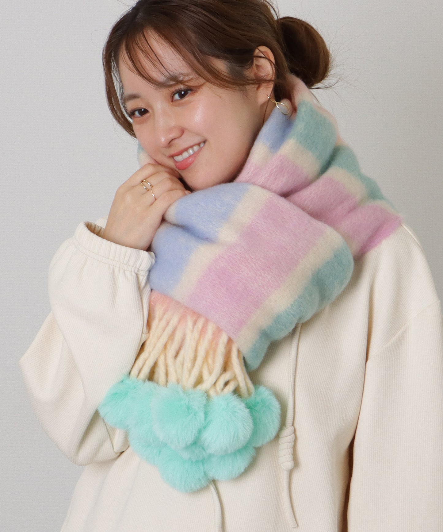 ファー ポンポン付き グラデーション フリンジ マフラー