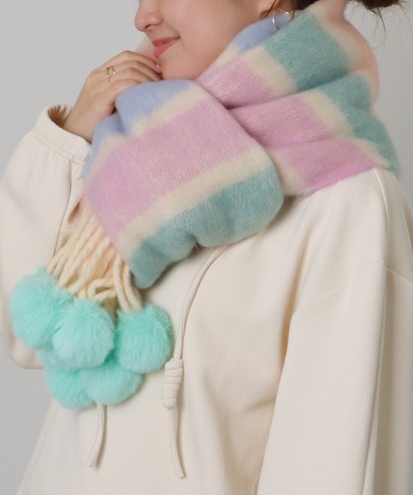 ファー ポンポン付き グラデーション フリンジ マフラー