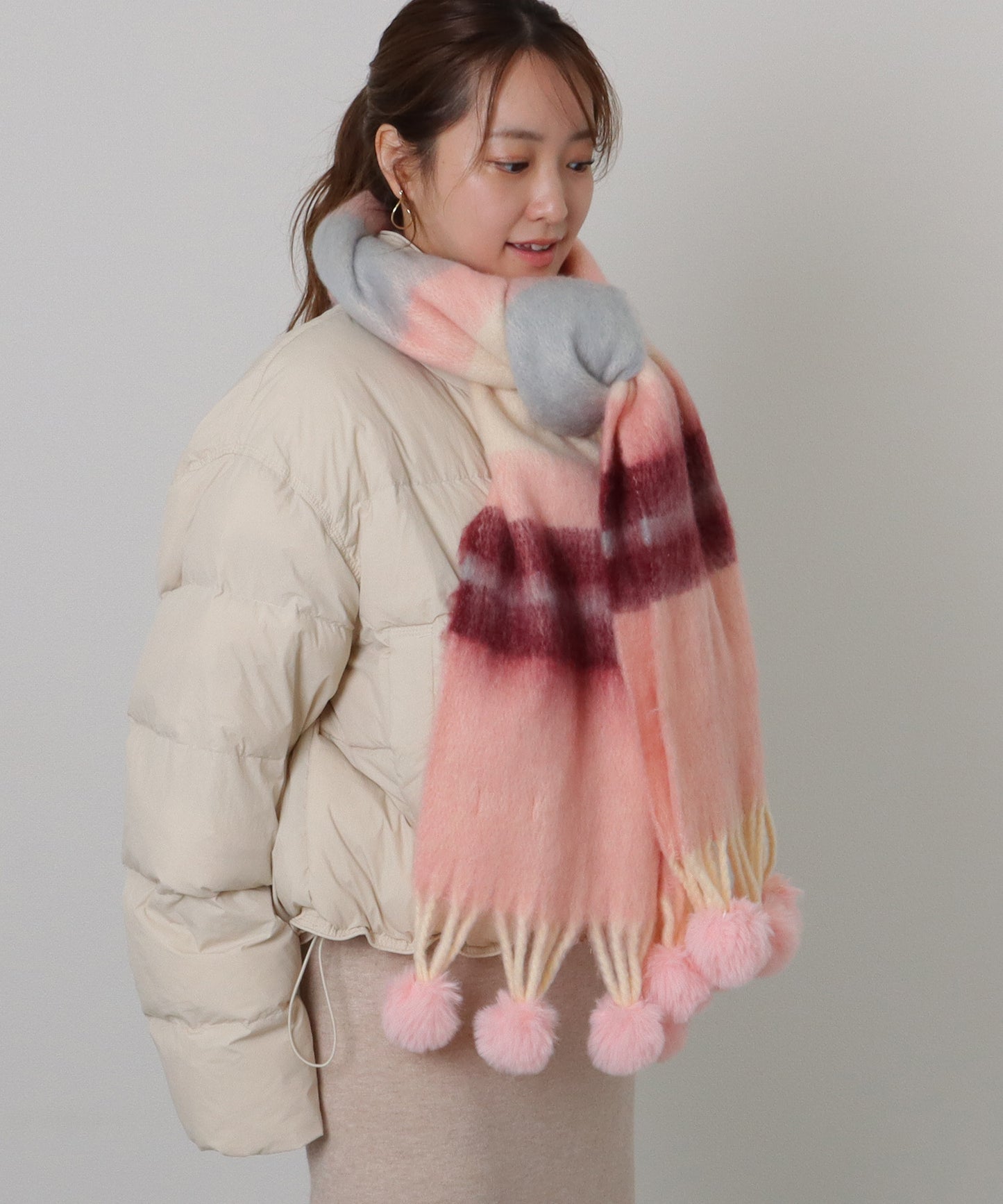 ファー ポンポン付き グラデーション フリンジ マフラー