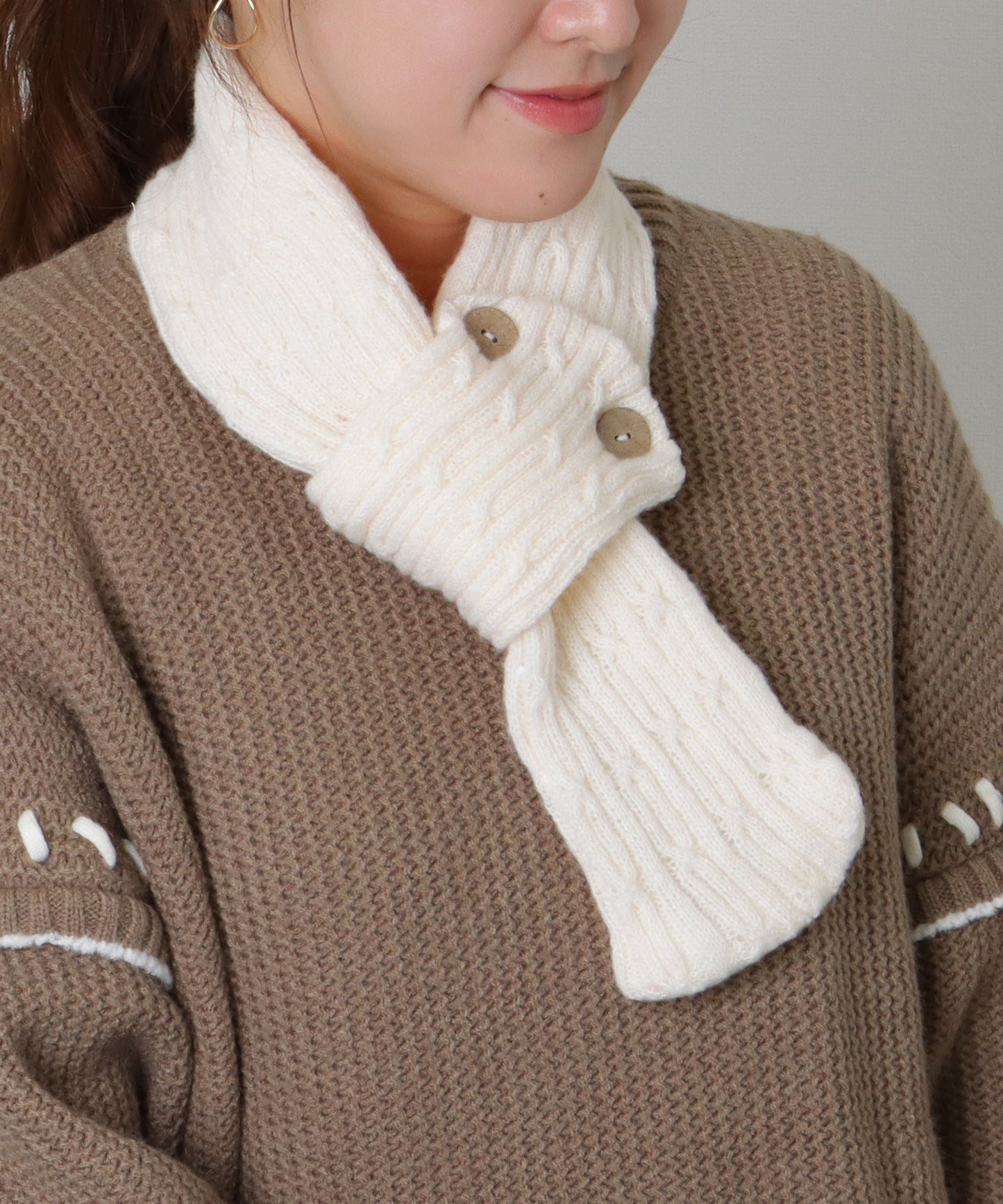 ソリッドカラー ボタン付き ケーブル ニット マフラー