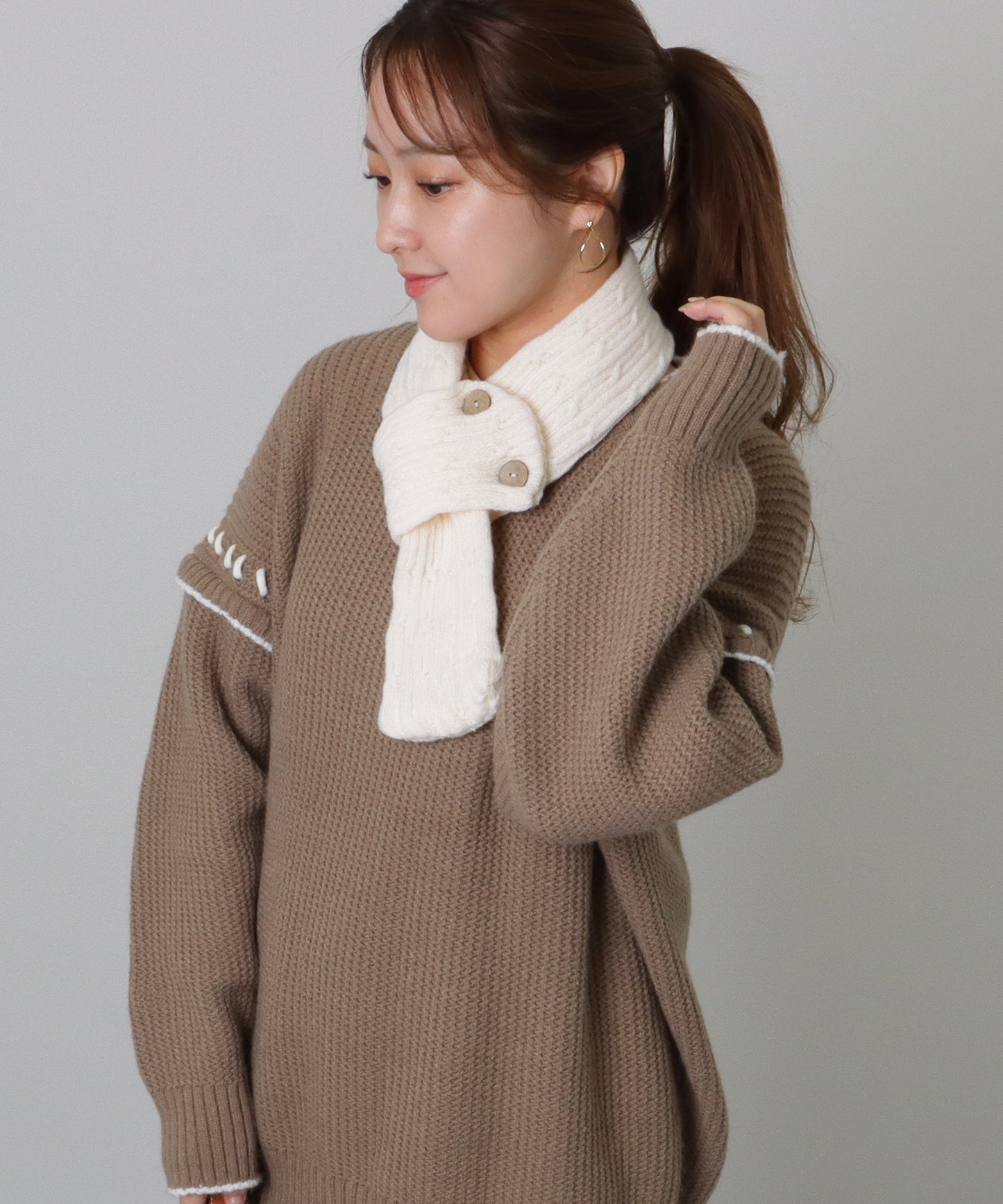 ソリッドカラー ボタン付き ケーブル ニット マフラー