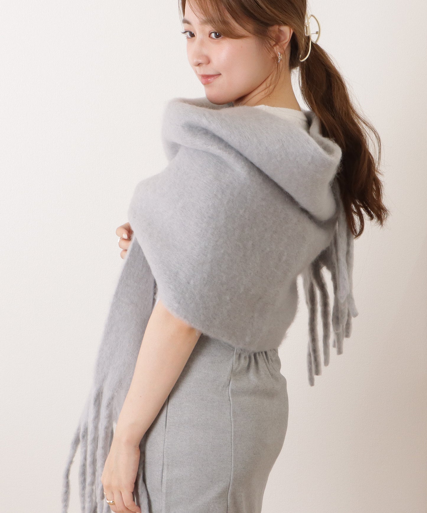 ボリュームフリンジシンプル大判マフラー