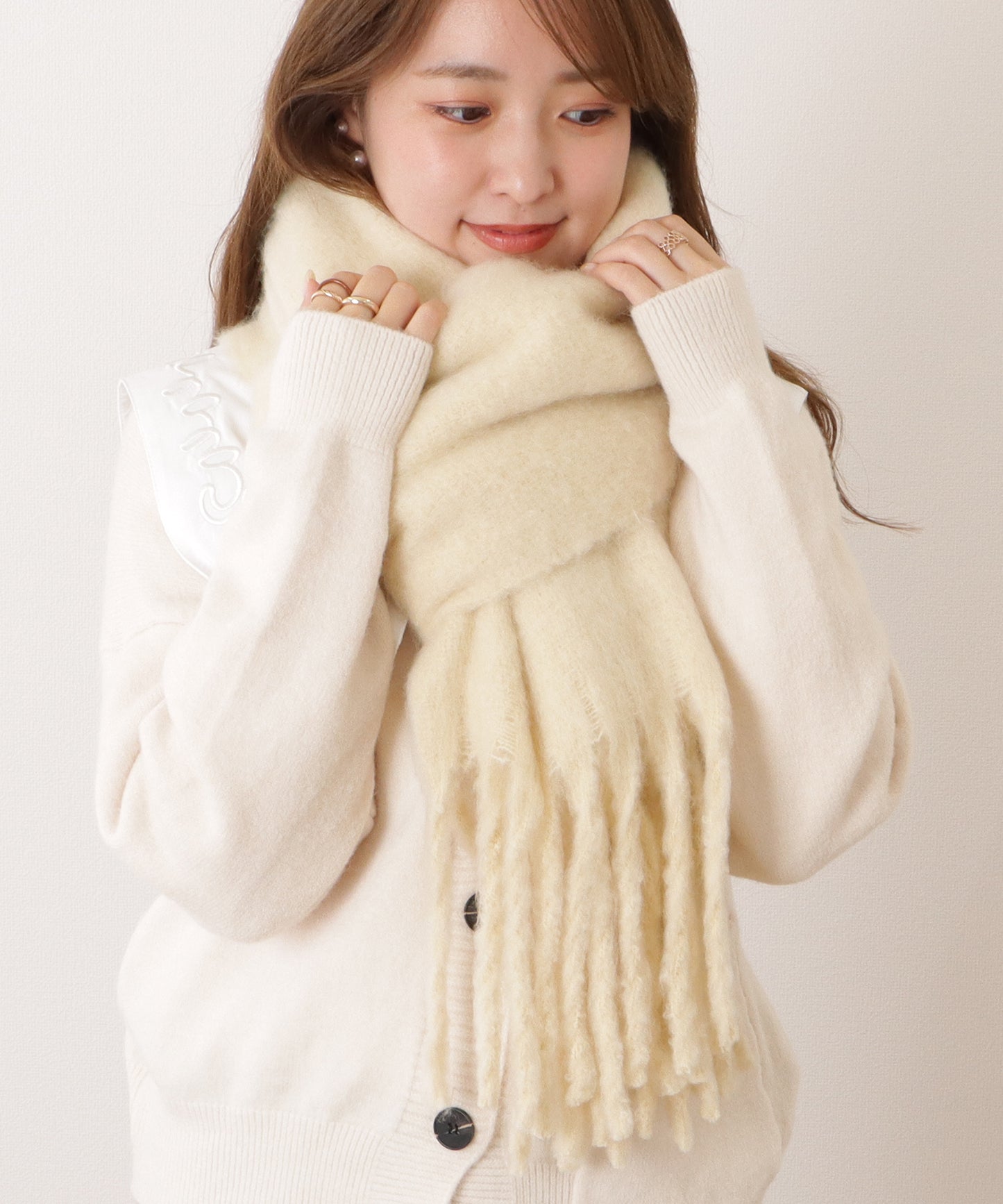 ボリュームフリンジシンプル大判マフラー