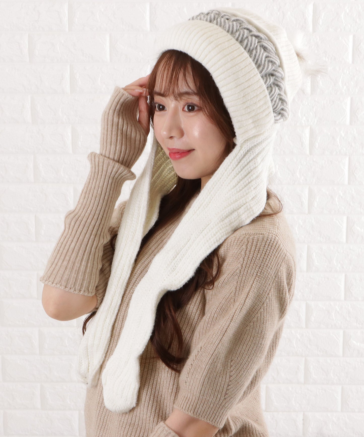 ボンボン付き ニットバラクラバ