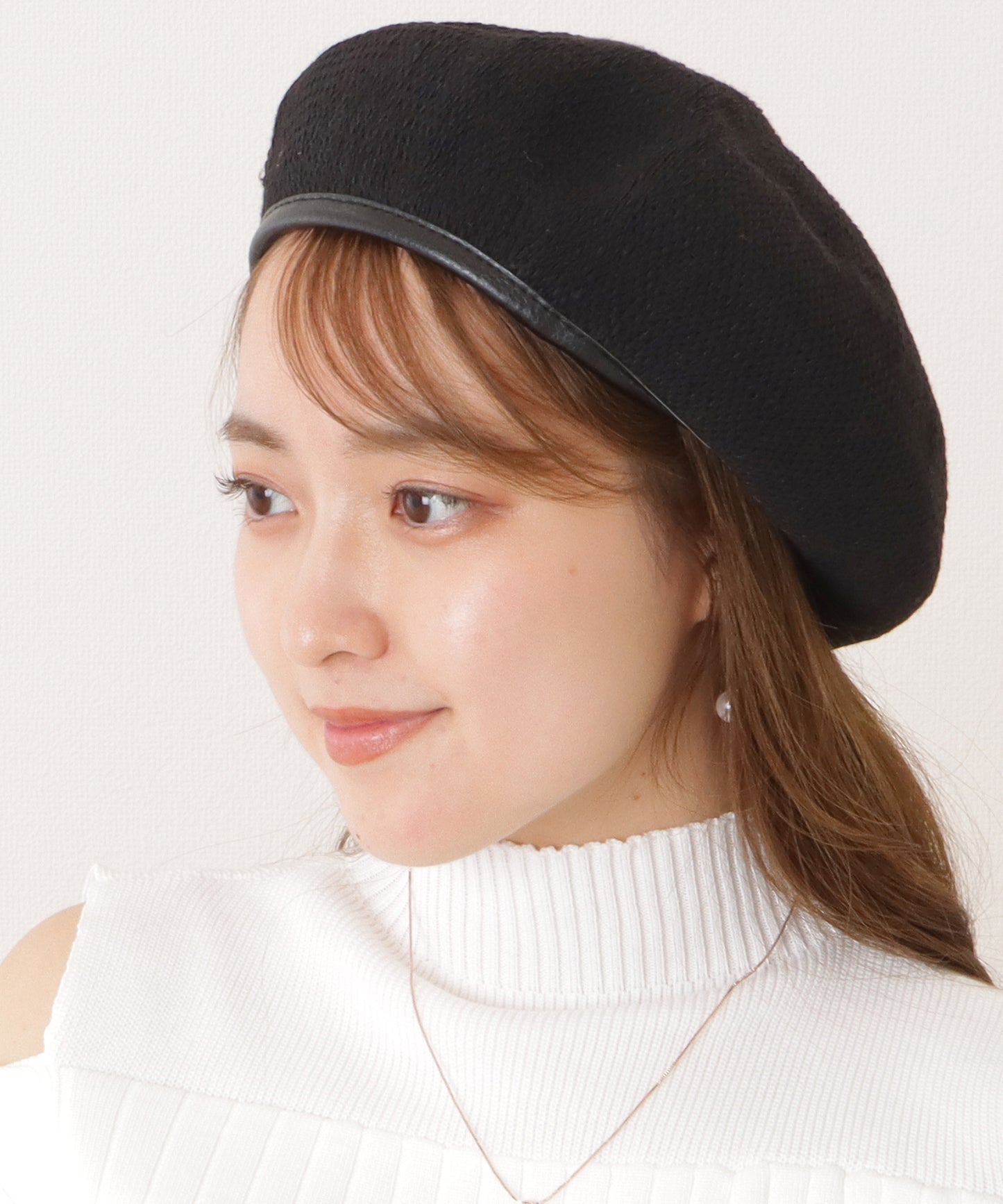 レザー調パイピングメッシュベレー帽