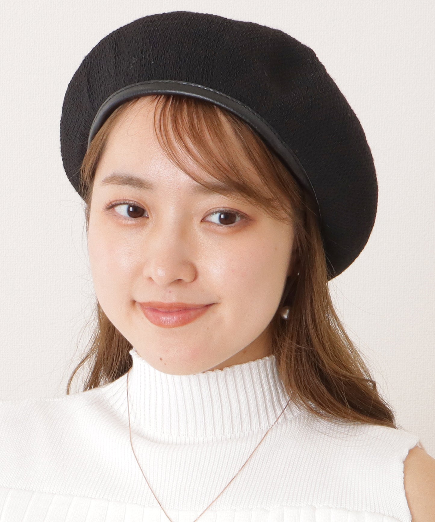 レザー調パイピングメッシュベレー帽
