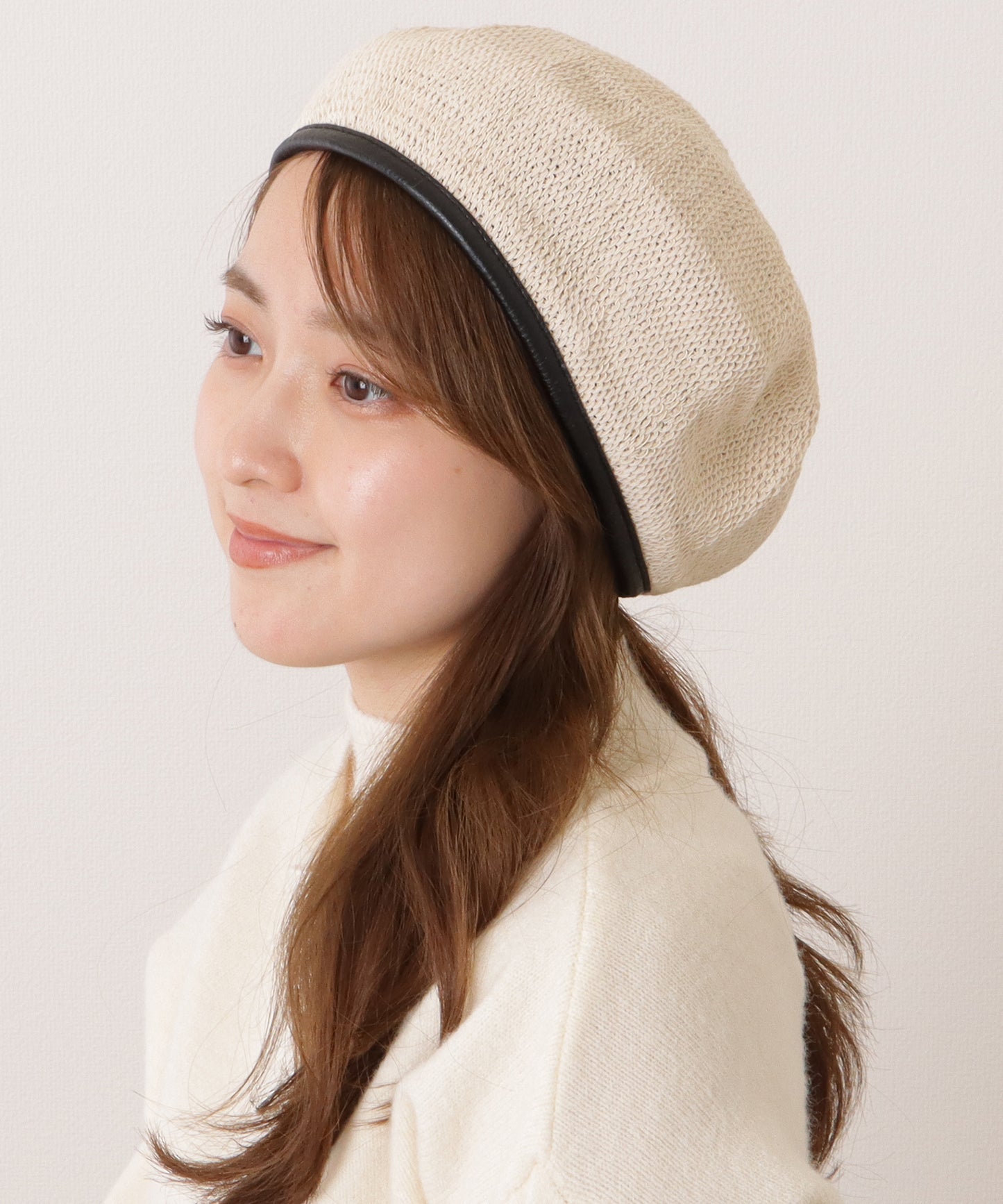 レザー調パイピングメッシュベレー帽