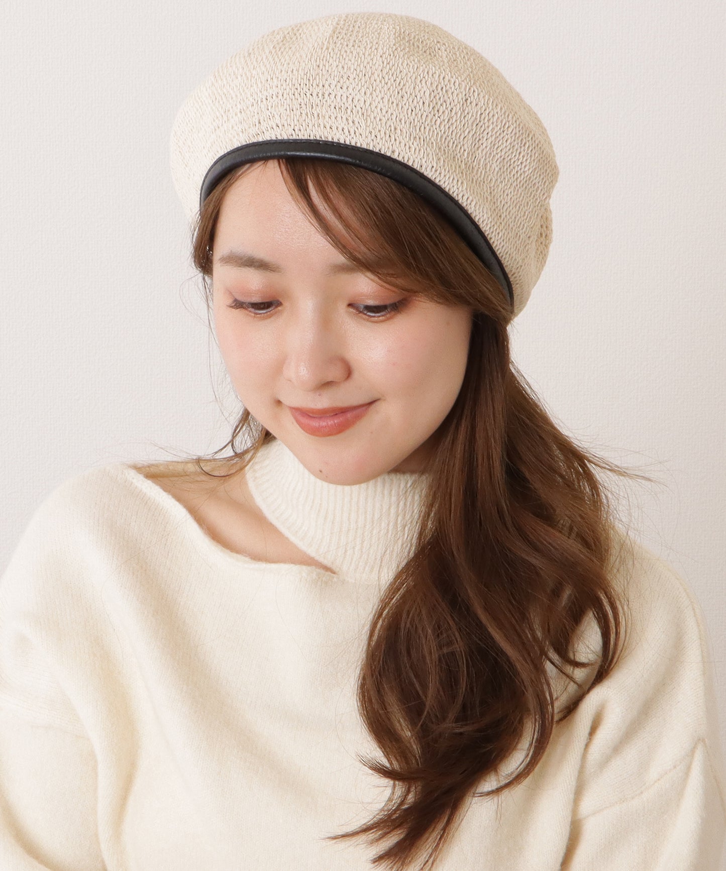 レザー調パイピングメッシュベレー帽