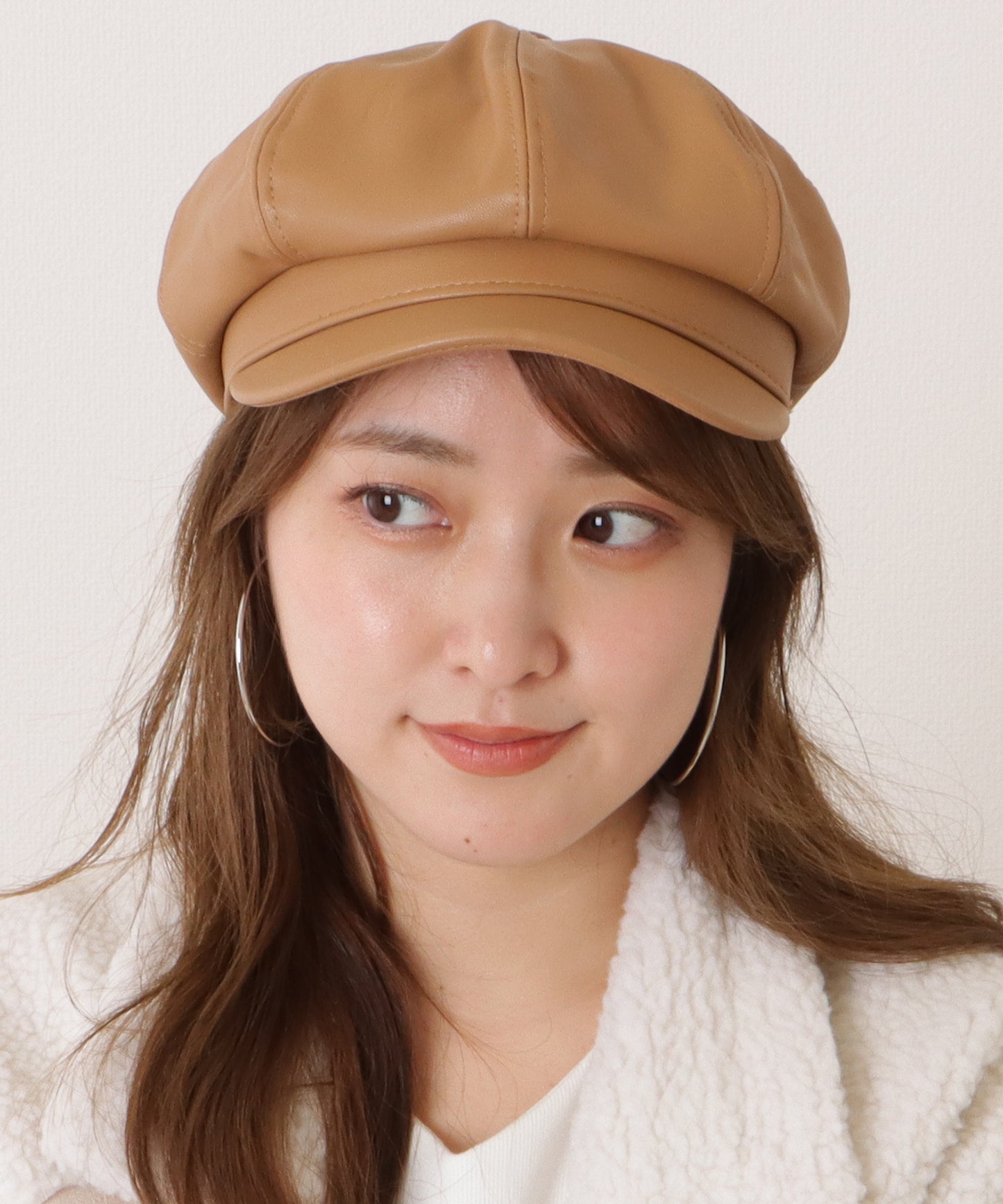 レザー調ボリュームカラーキャスケット帽