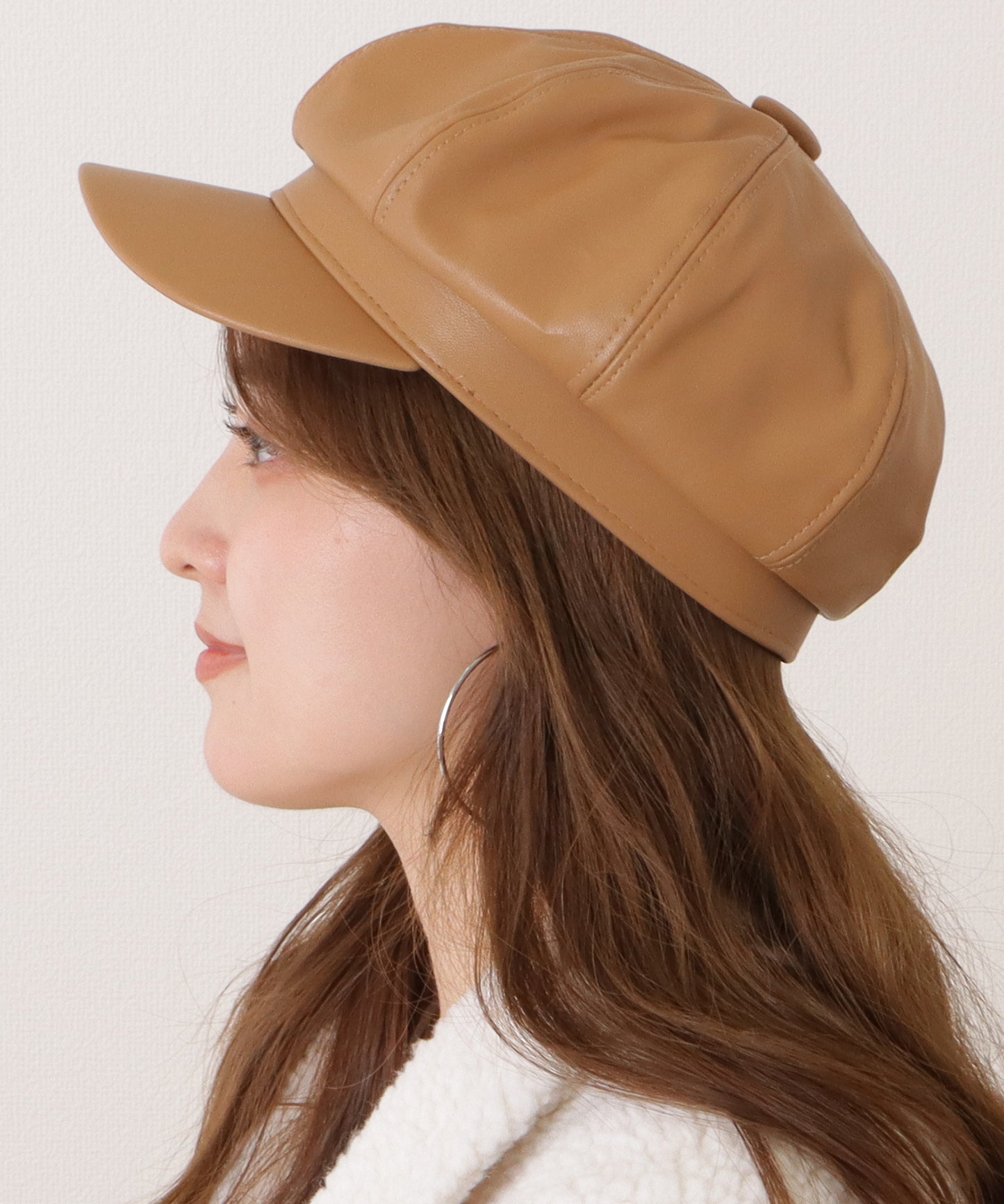 レザー調ボリュームカラーキャスケット帽