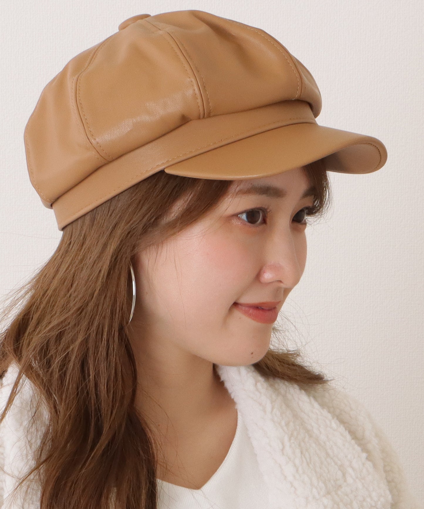 レザー調ボリュームカラーキャスケット帽