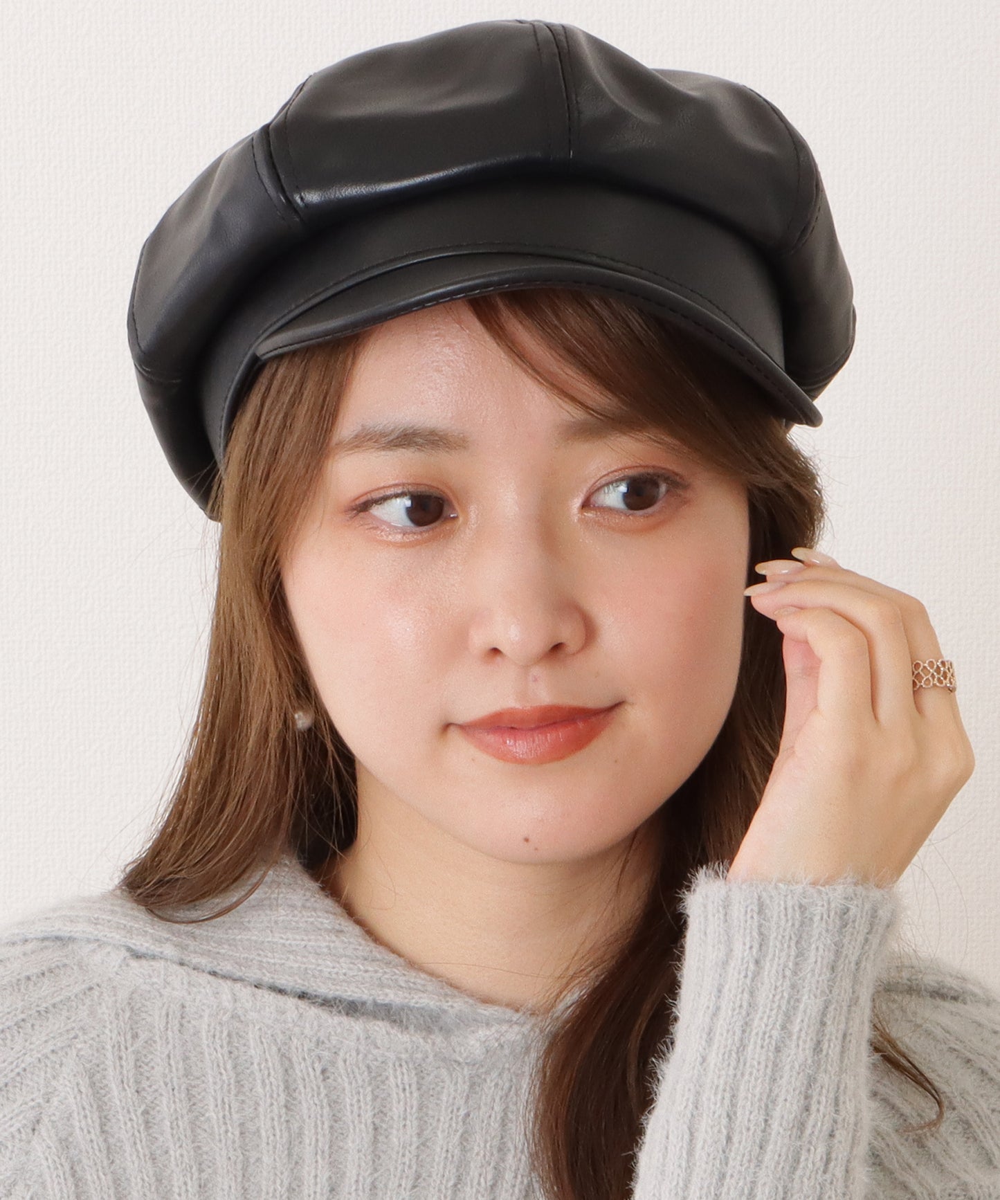 レザー調ボリュームカラーキャスケット帽