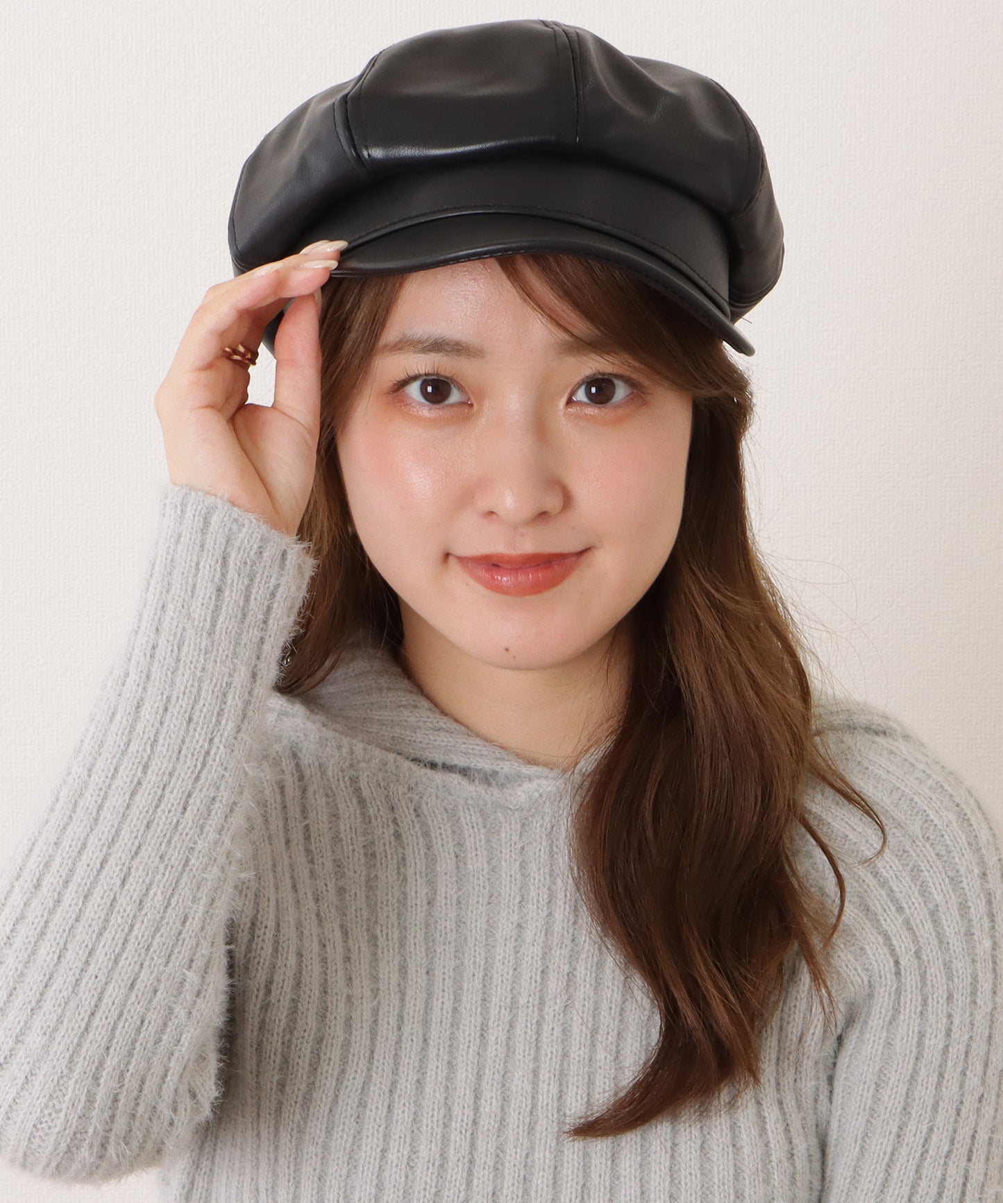 レザー調ボリュームカラーキャスケット帽