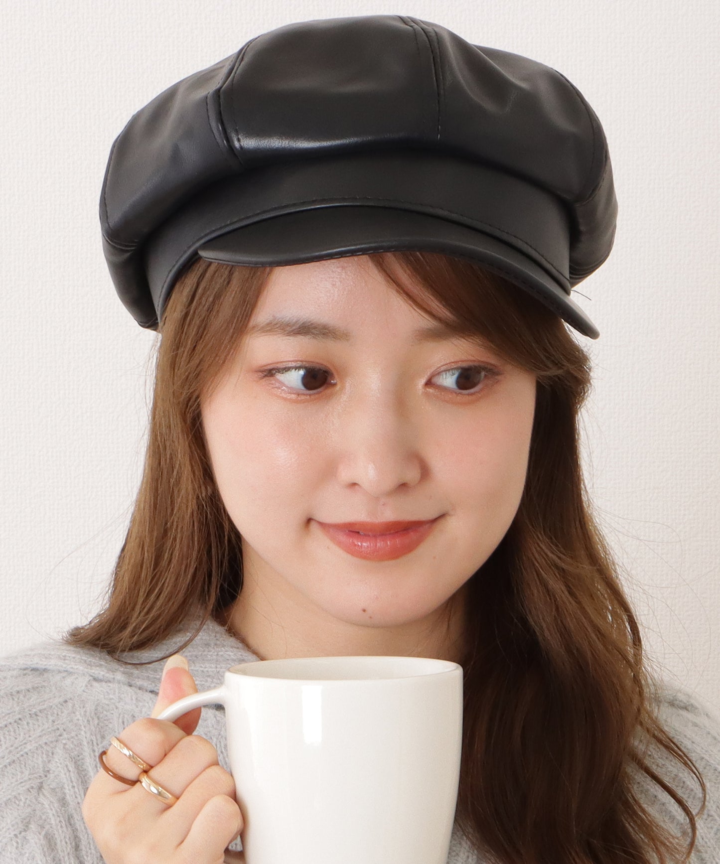 レザー調ボリュームカラーキャスケット帽