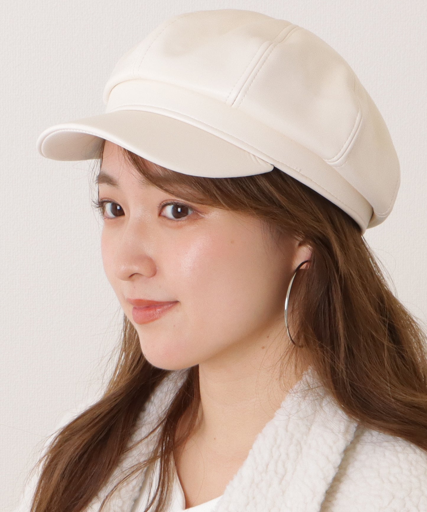 レザー調ボリュームカラーキャスケット帽