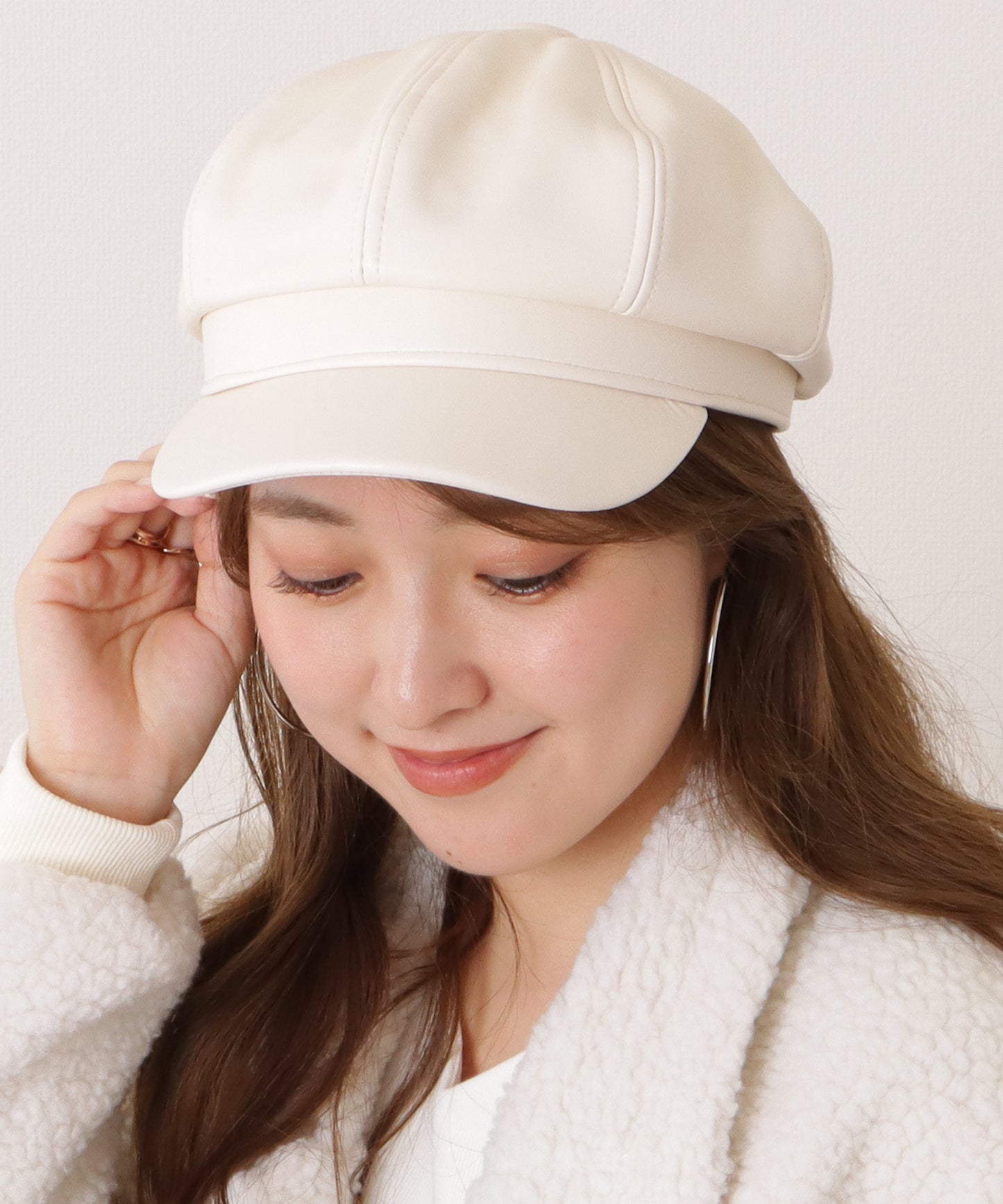 レザー調ボリュームカラーキャスケット帽