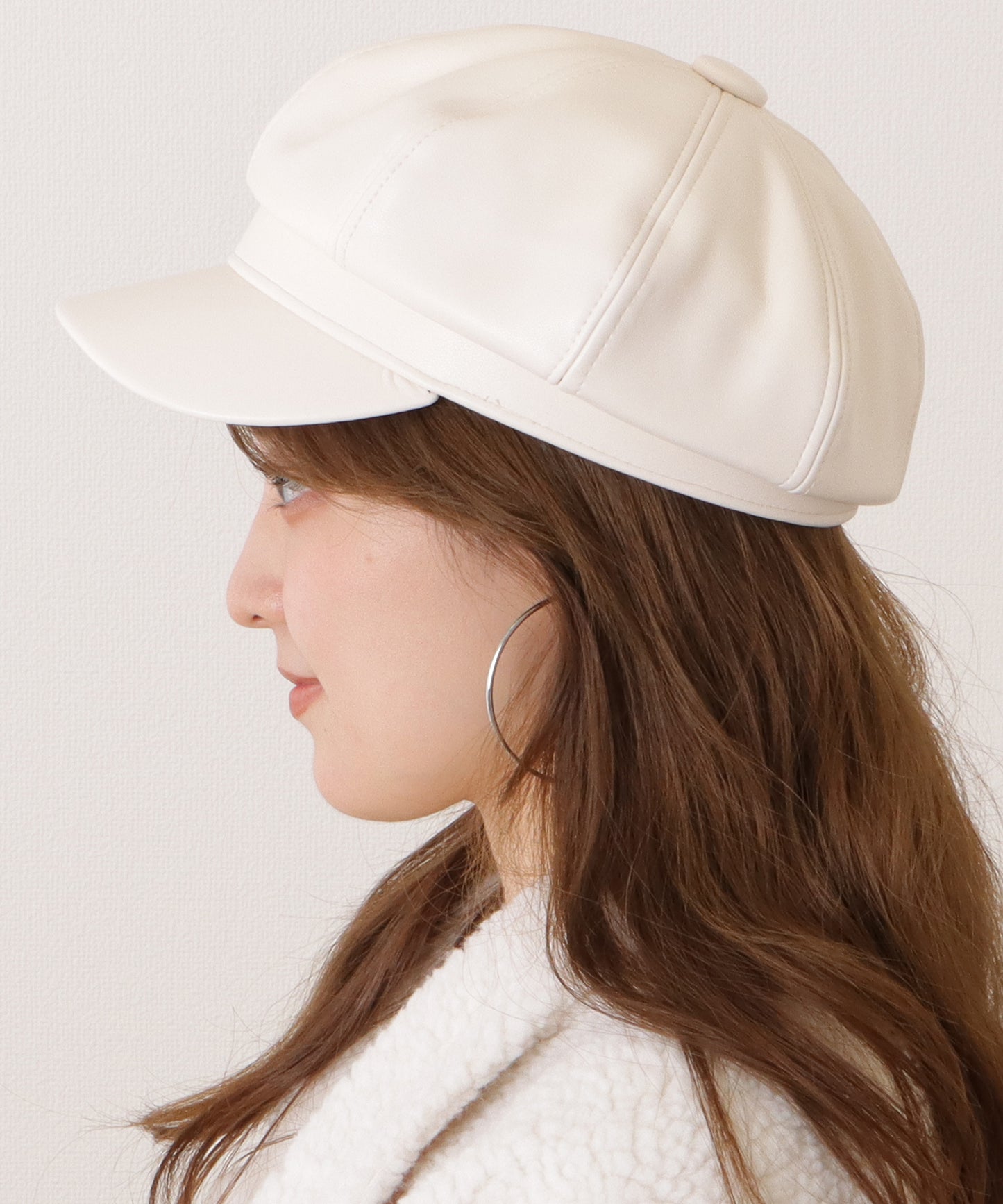 レザー調ボリュームカラーキャスケット帽