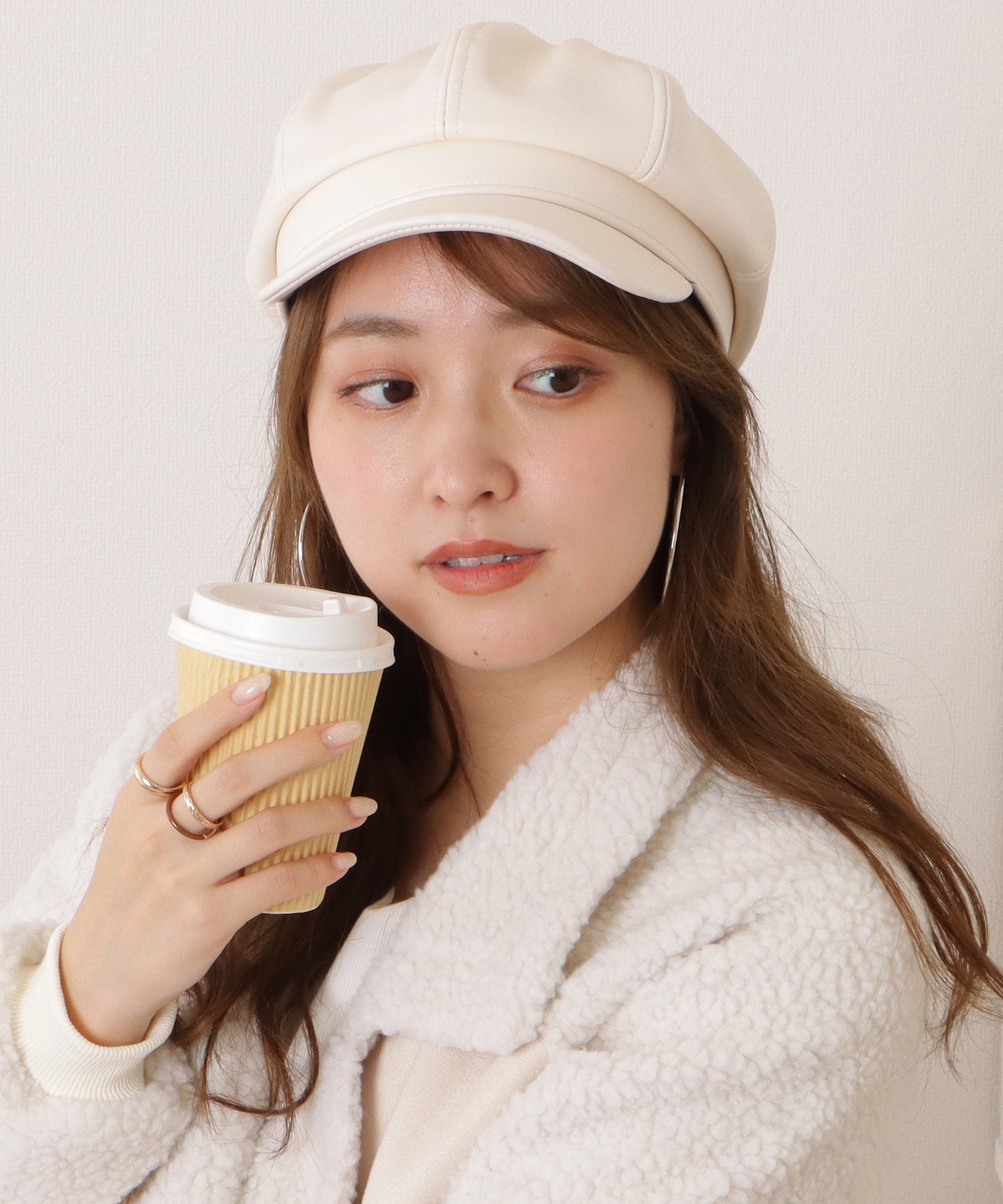 レザー調ボリュームカラーキャスケット帽