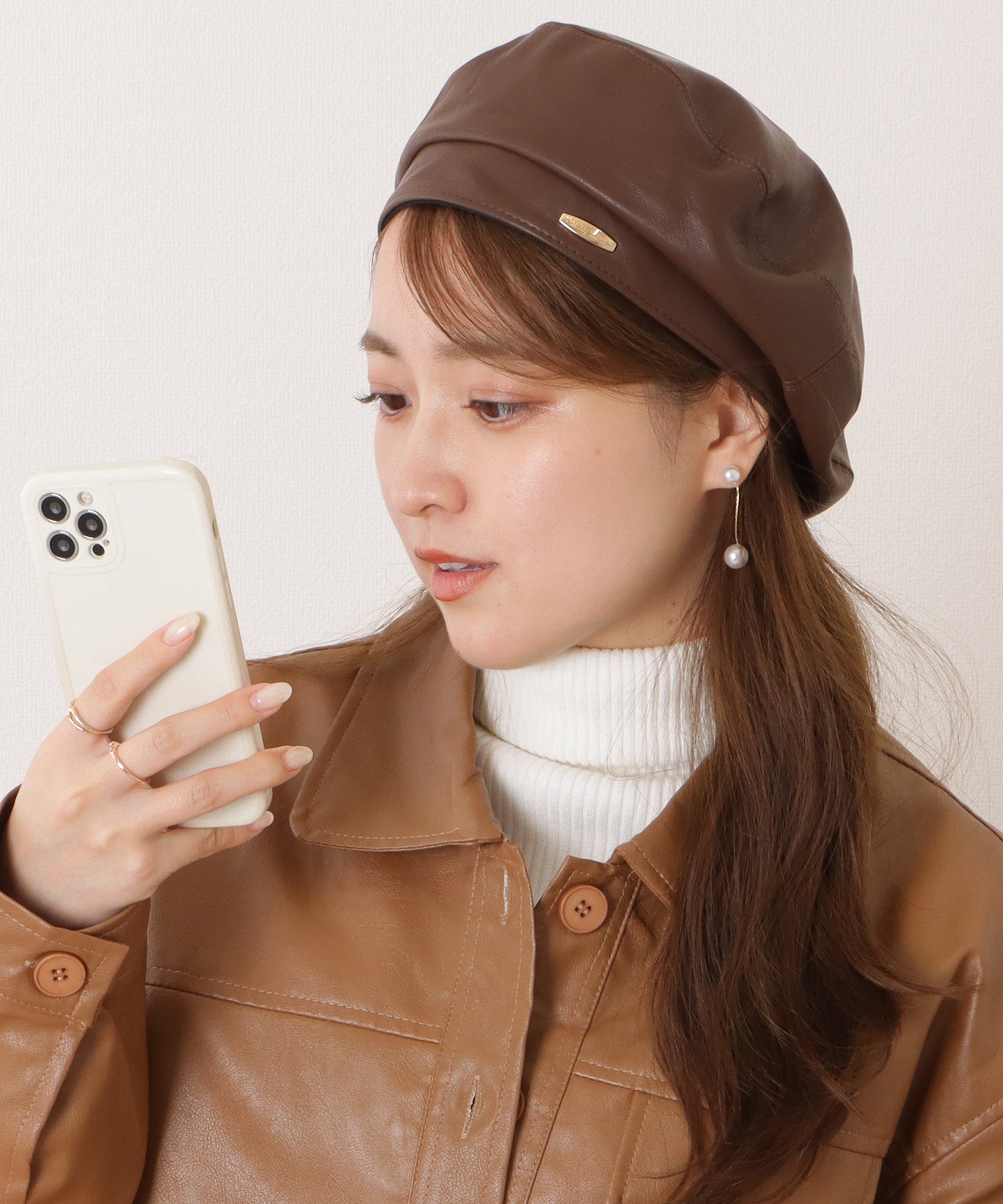 レザー調ステッチインタグ付きベレー帽