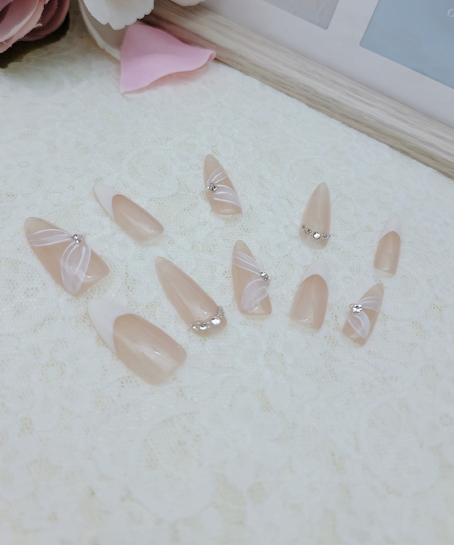 フラワー ペタル ビジュー付き フレンチ ネイルチップ