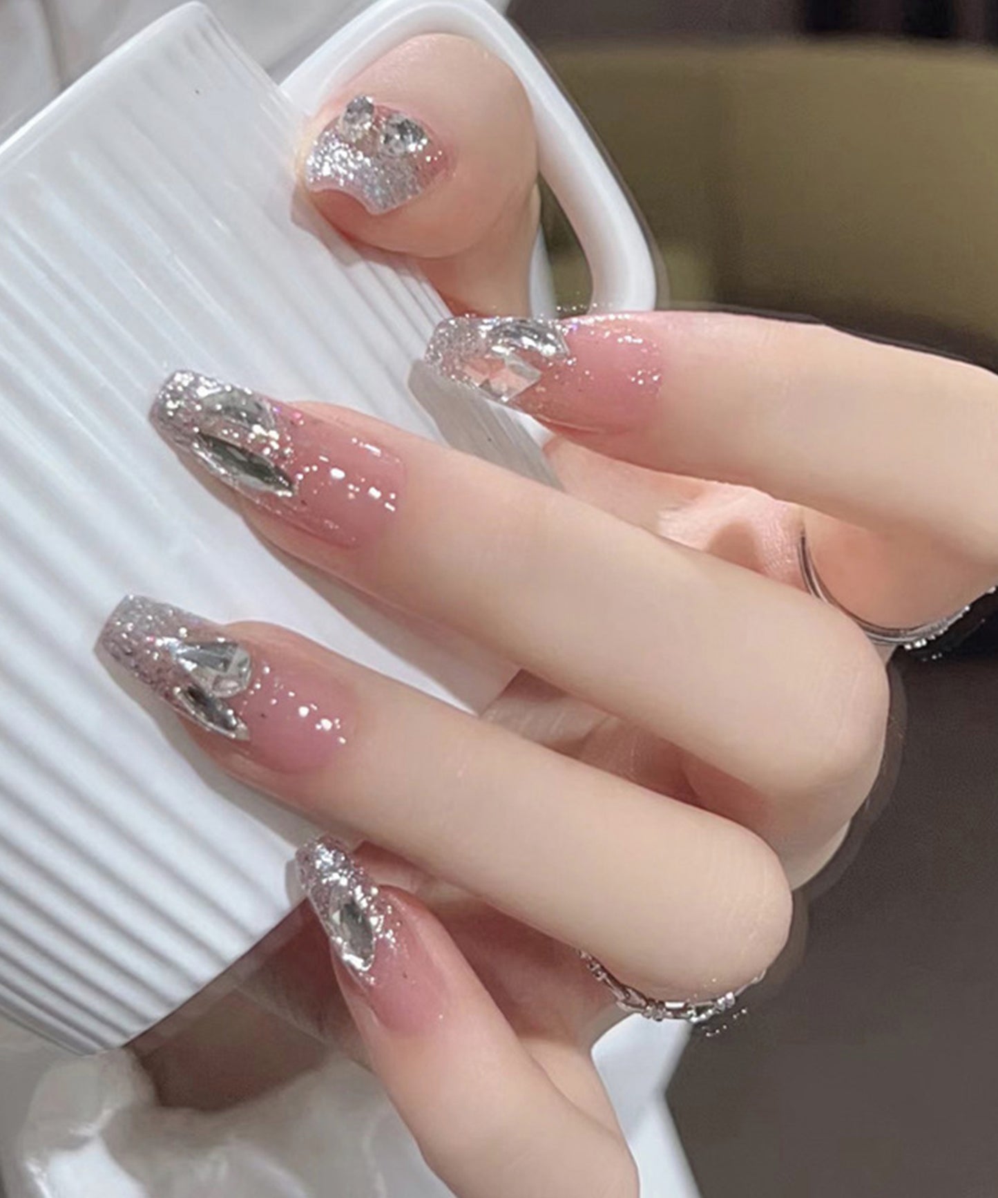 ビジュー付き ラメ フレンチ コフィン ネイルチップ