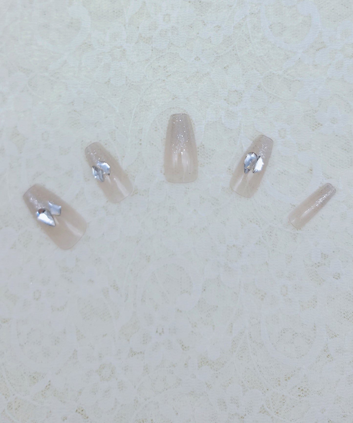 ビジュー付き ラメ フレンチ コフィン ネイルチップ