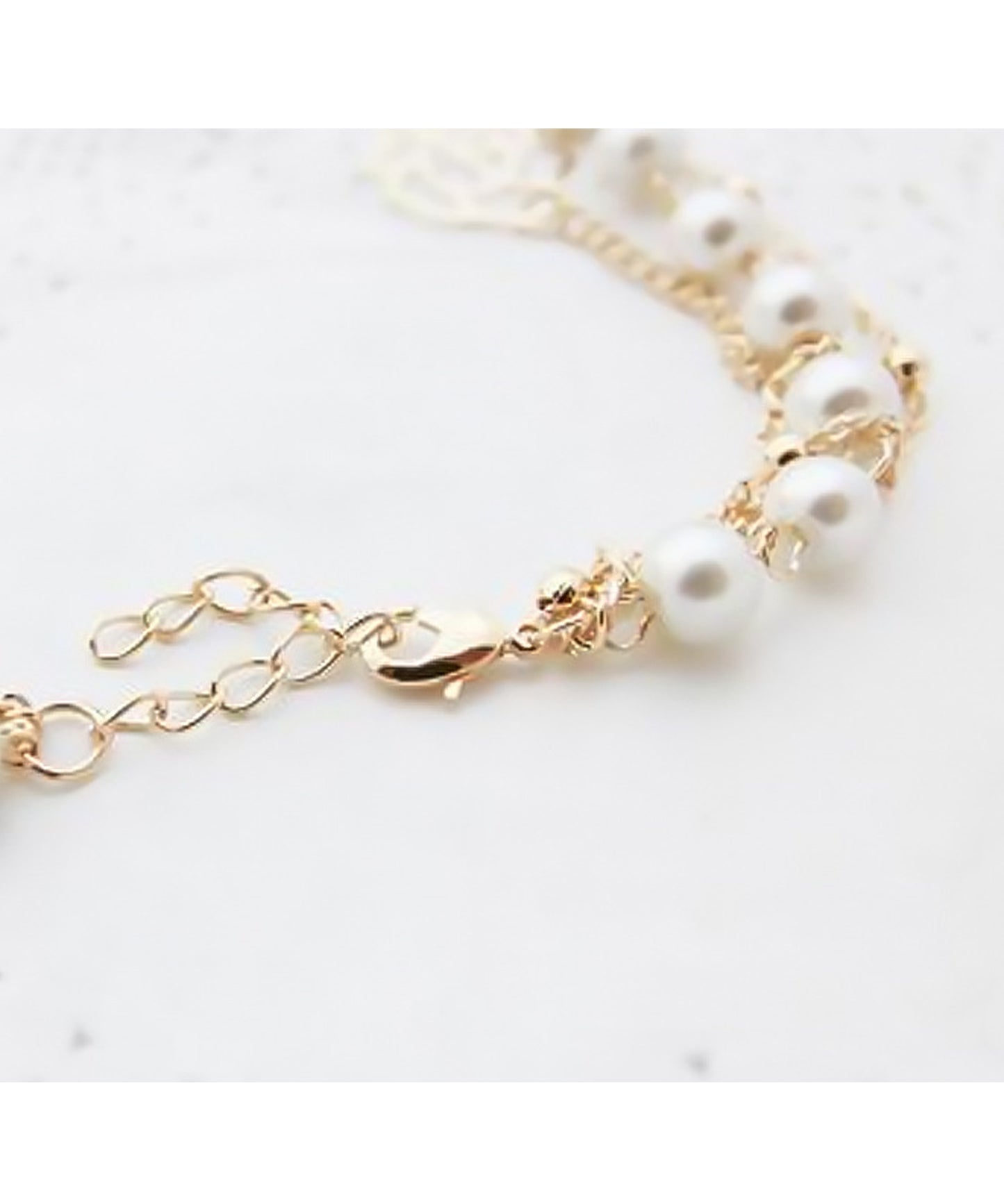 三連イミテーションパールロングネックレス