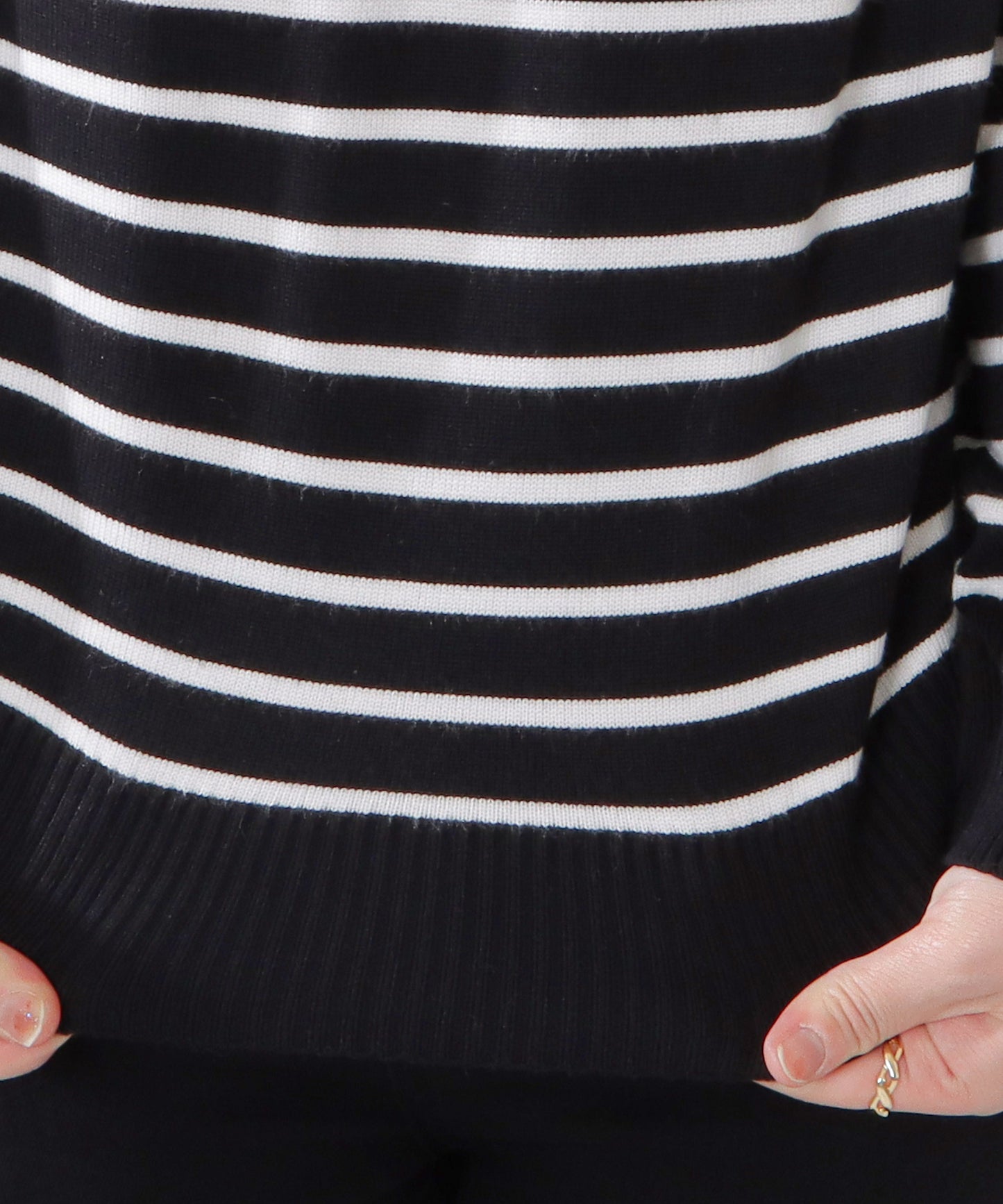 ボーダー柄ヘンリーネックニット