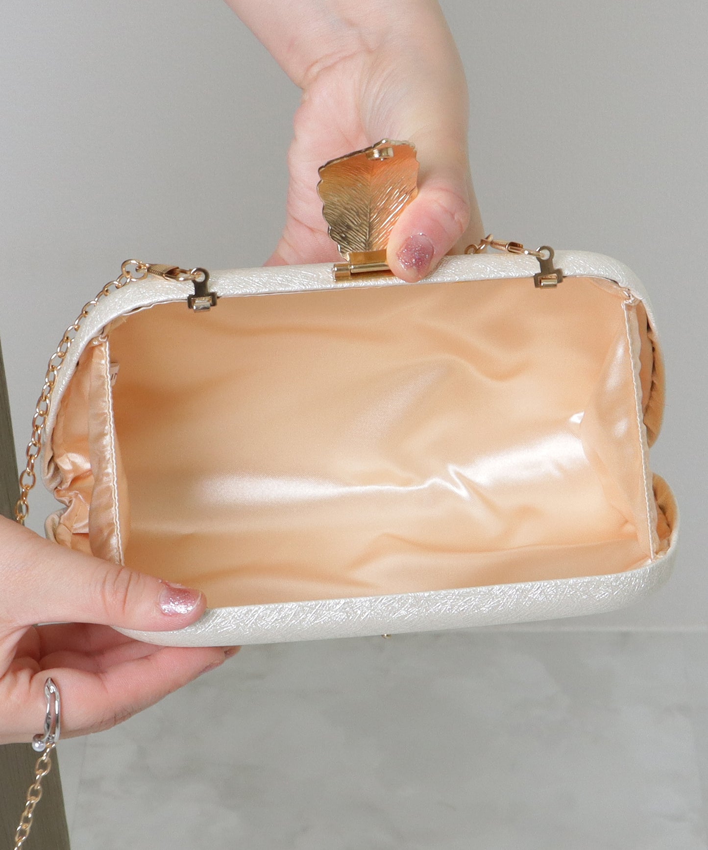 リーフモチーフ付き コンパクト 2WAY チェーン ショルダー バッグ