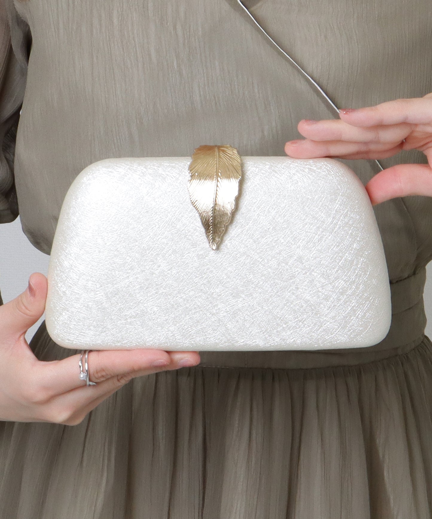 リーフモチーフ付き コンパクト 2WAY チェーン ショルダー バッグ