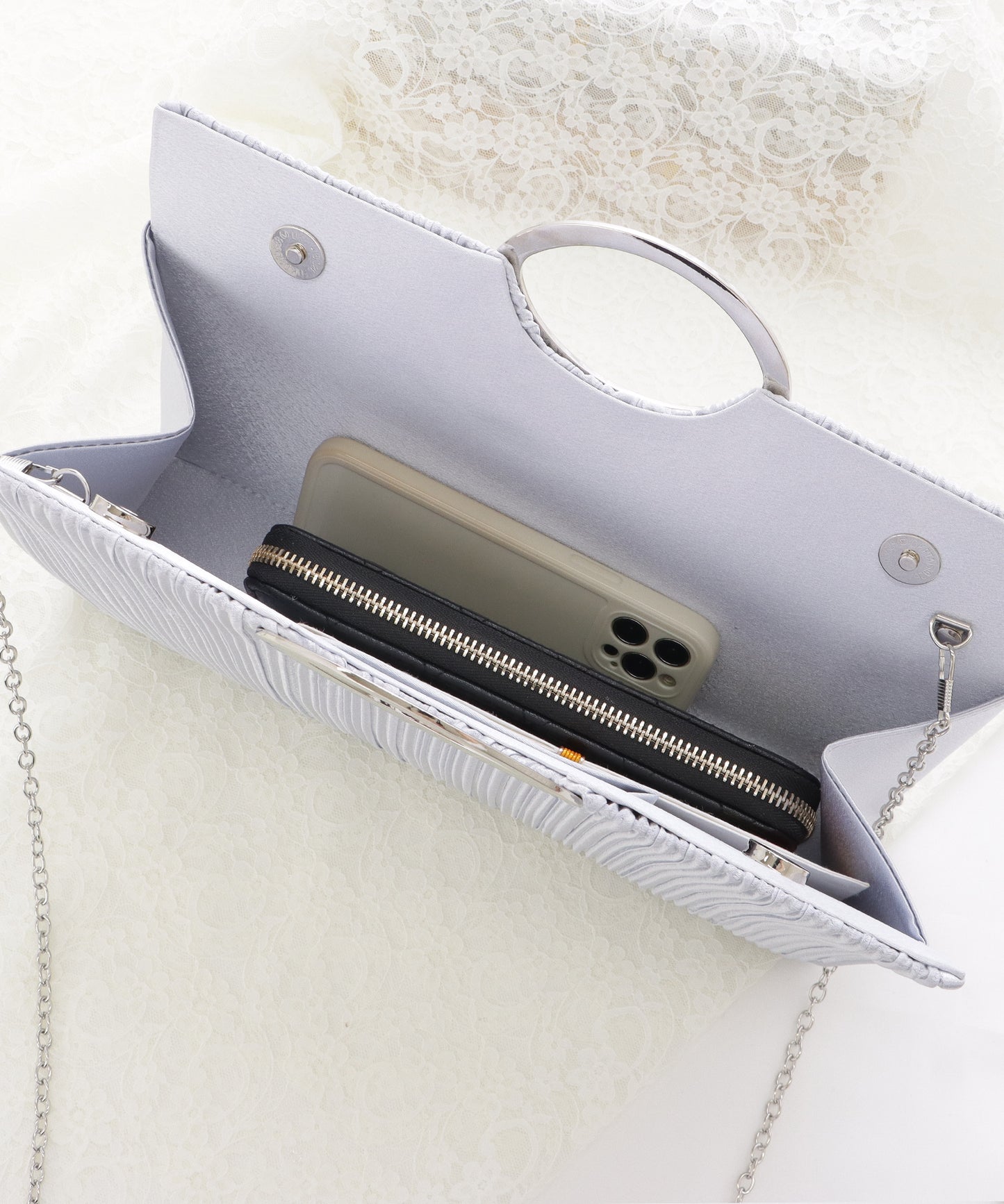 3wayメタルハンドルサテンプリーツスクエアバッグ